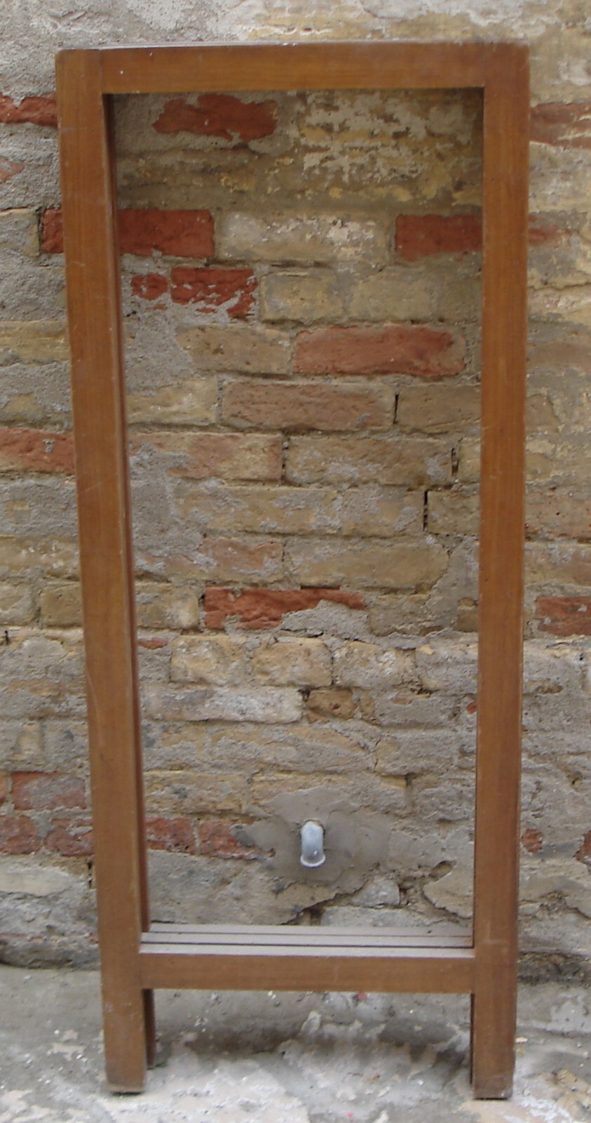 Vecchio Paravento Liberty. Interessante Complemento Di Arredo Decorativo In Legno