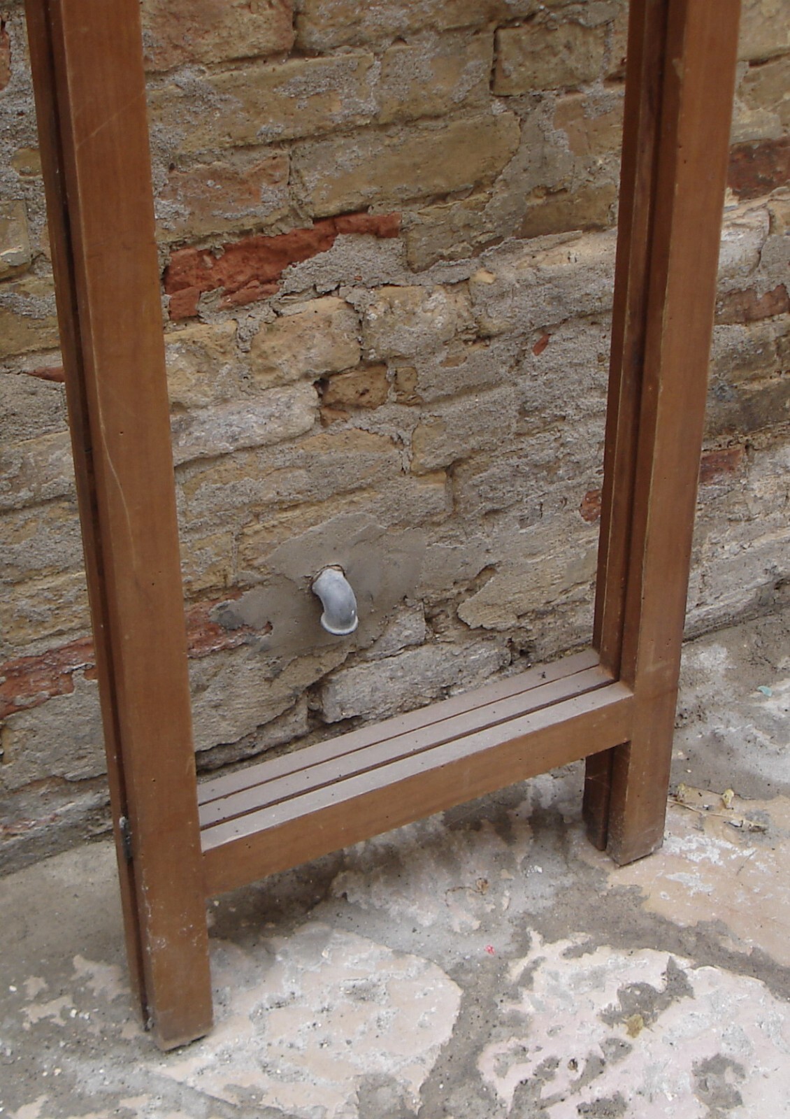 Vecchio Paravento Liberty. Interessante Complemento Di Arredo Decorativo In Legno