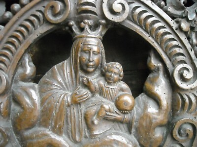 Antico Inginocchiatoio Devozionale Con Scultura Della Madonna Con Bambino