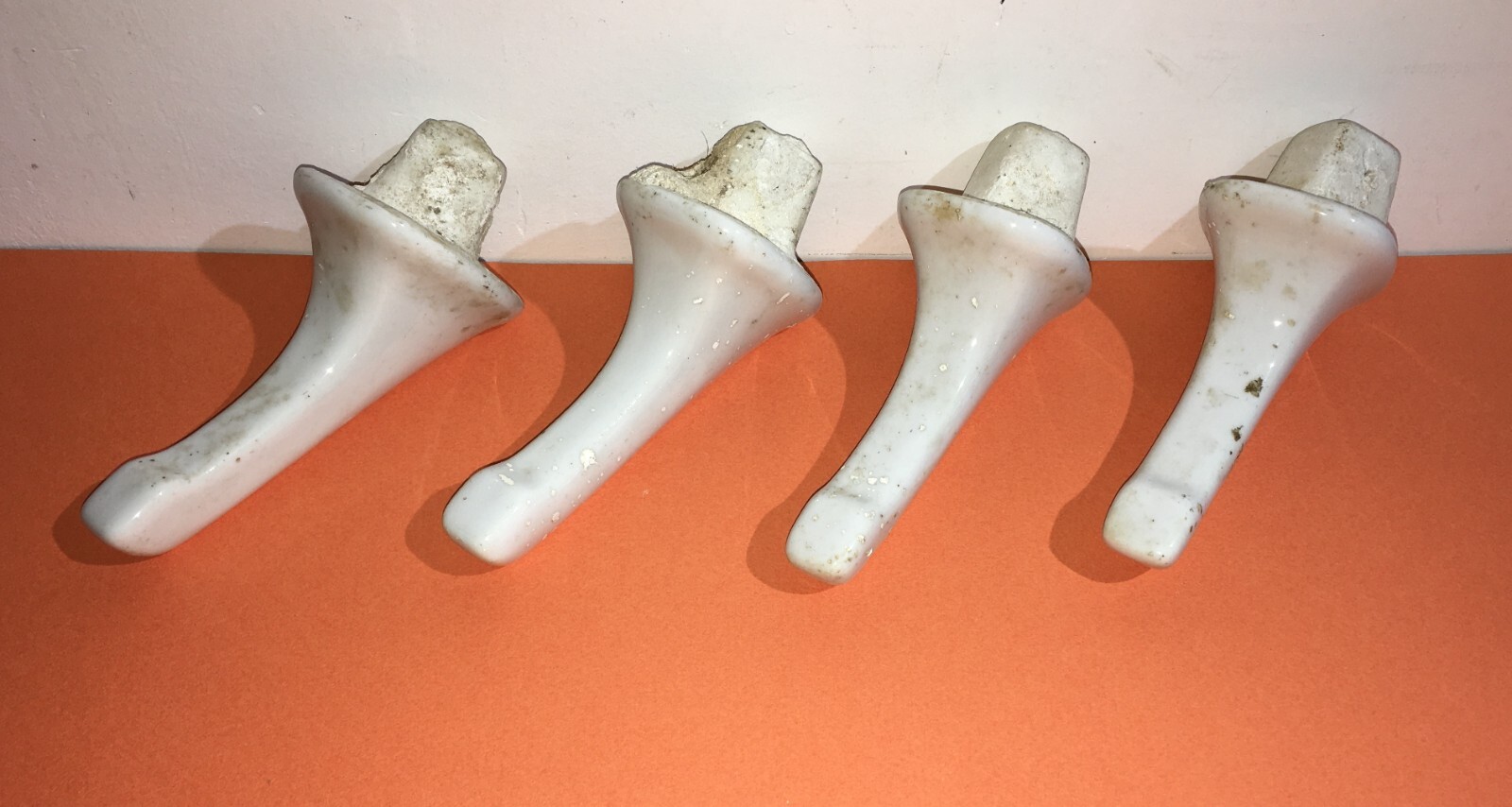 Antichi Supporti In Porcellana Bianca   Appendiabiti O Per Mensole (4 Pezzi)