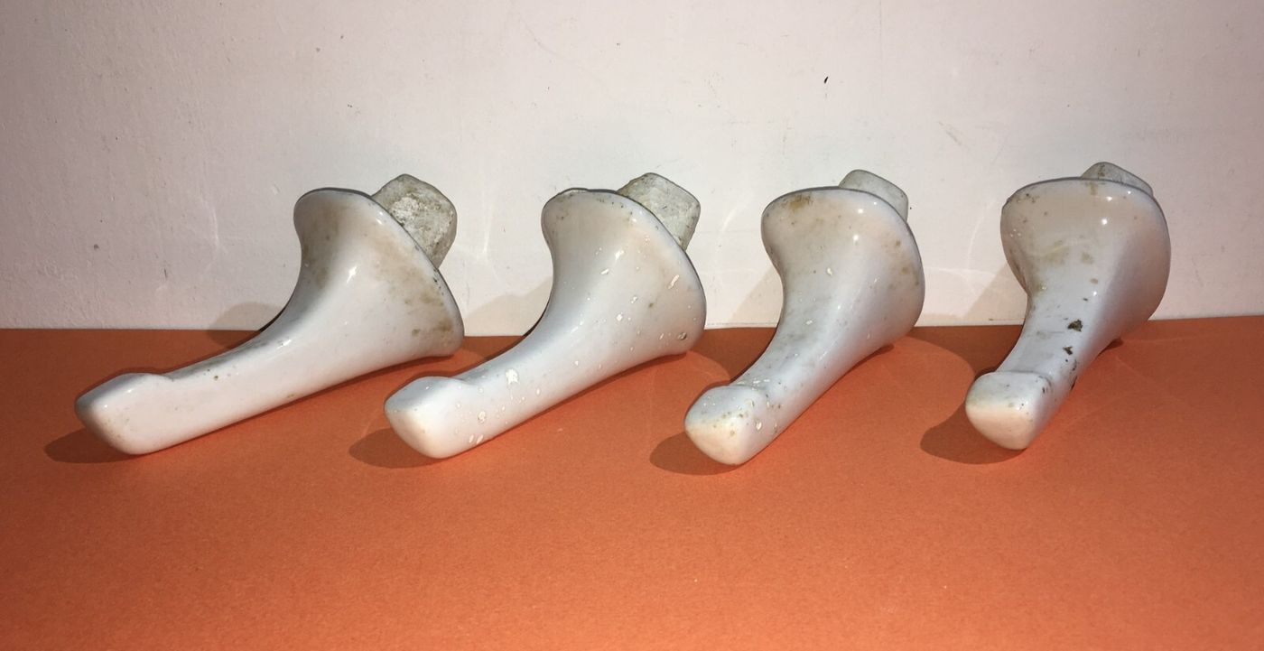 Antichi Supporti In Porcellana Bianca   Appendiabiti O Per Mensole (4 Pezzi)