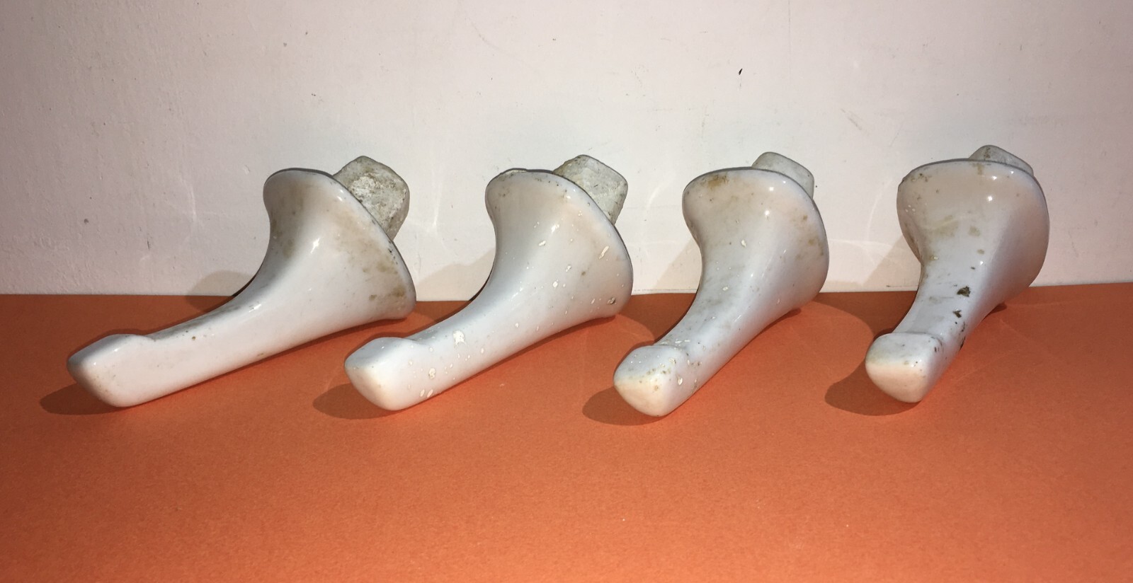 Antichi Supporti In Porcellana Bianca   Appendiabiti O Per Mensole (4 Pezzi)