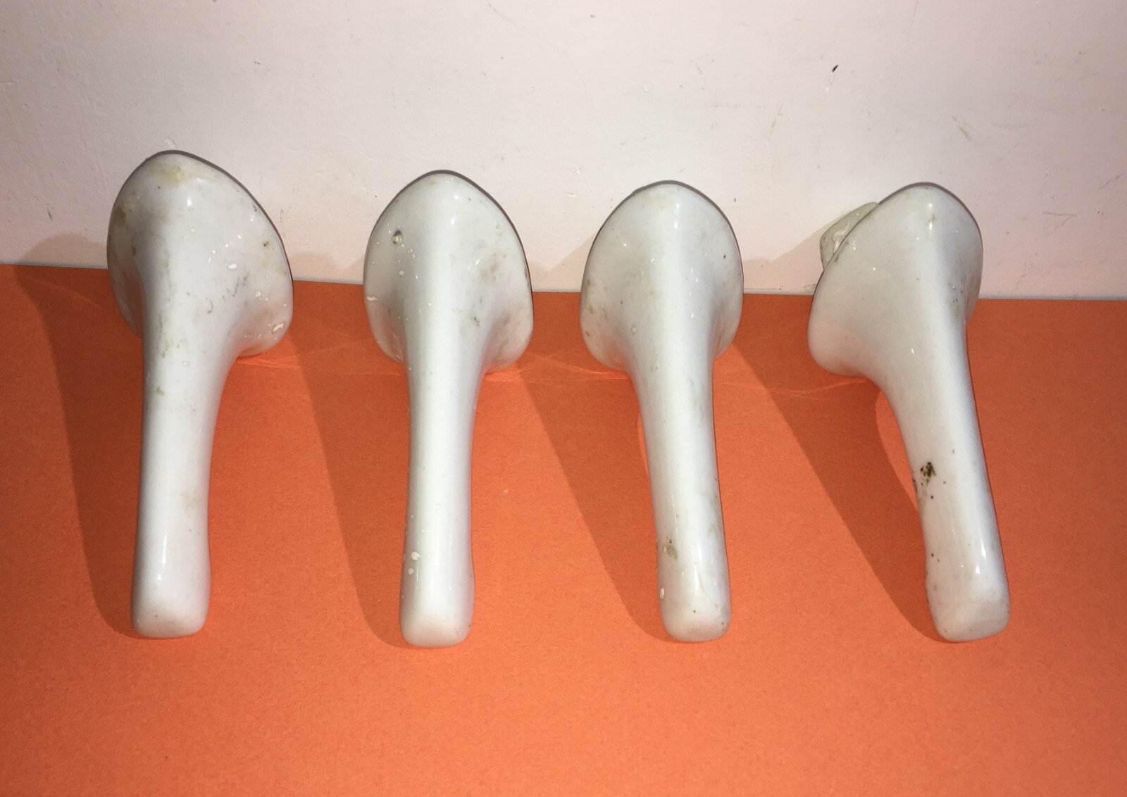 Antichi Supporti In Porcellana Bianca   Appendiabiti O Per Mensole (4 Pezzi)