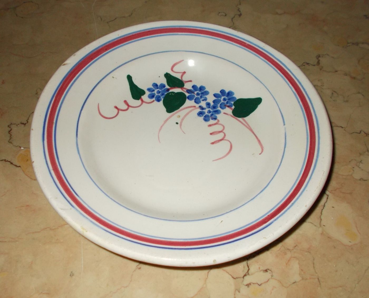Antico Piatto Da Collezione Decorato Con Motivi Floreali E Stemma Araldico