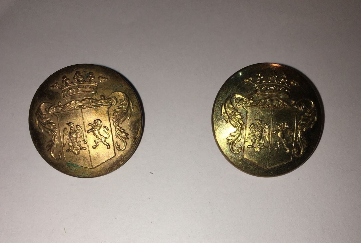 Araldica, Militaria: Coppia Di Bottoni Metallici Decorativi Da Collezione Antichi
