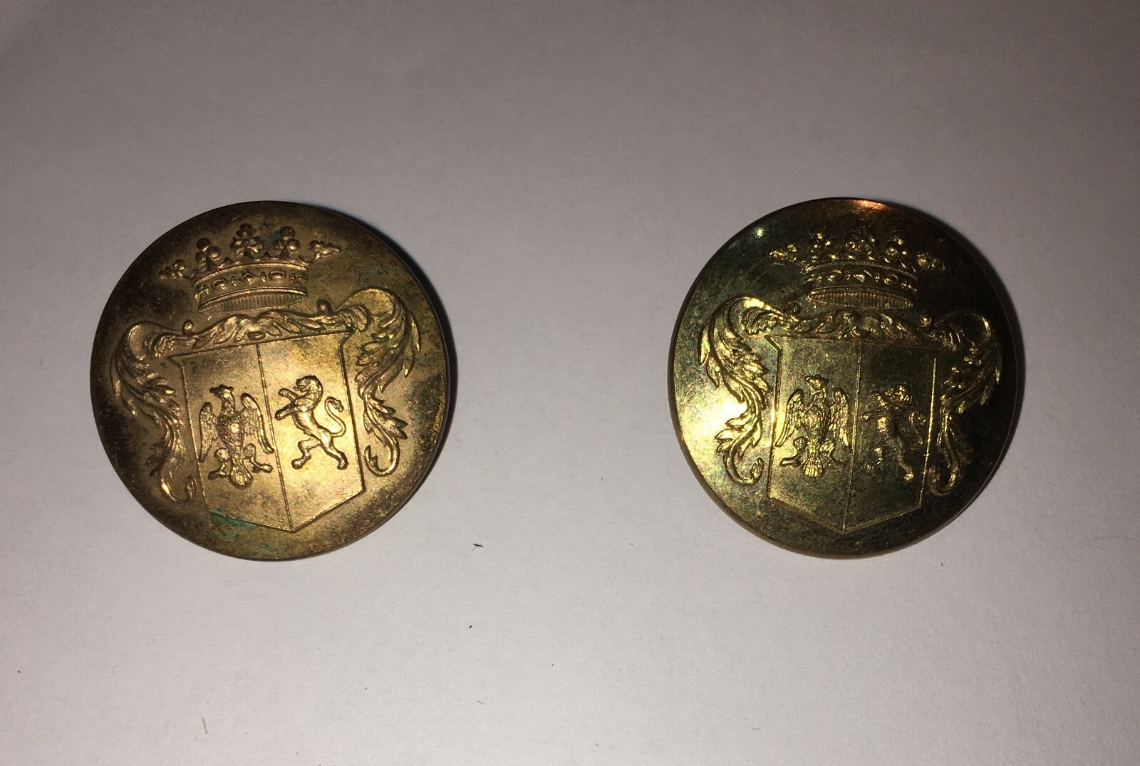 Araldica, Militaria: Coppia Di Bottoni Metallici Decorativi Da Collezione Antichi