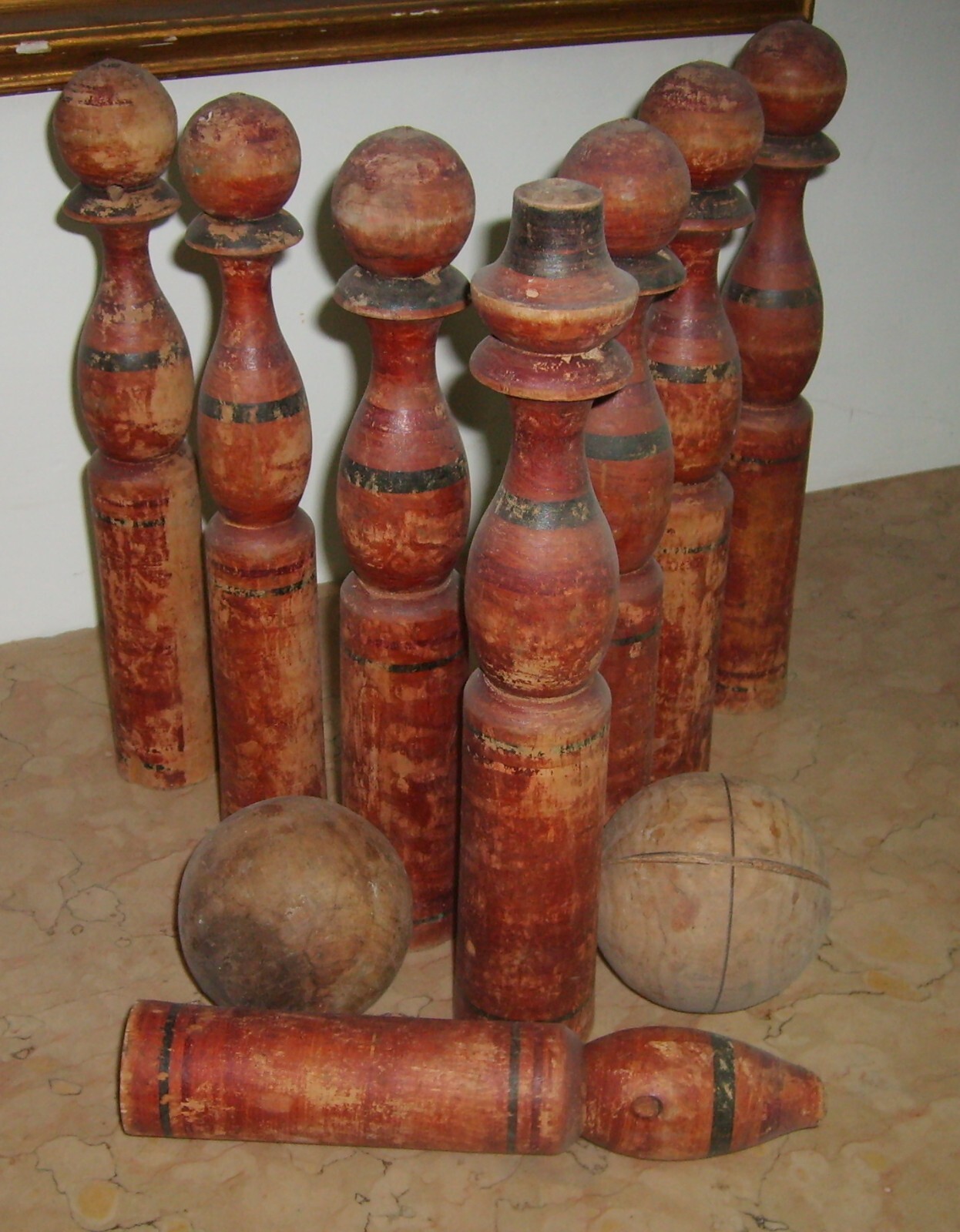 Giochi: Bocce E Birilli In Legno Tornito Policromo Da Collezione d'Epoca