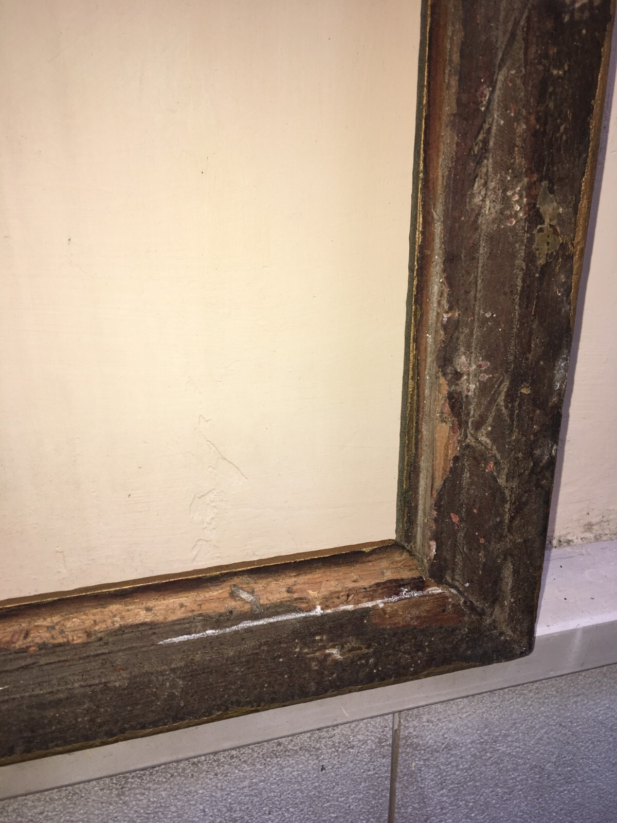 Cornice Antica Con Lavorazione In Pastiglia