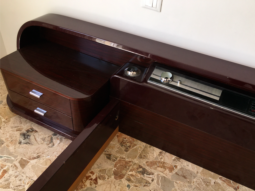 Letto Con Comodini E Radio Integrata, Design Aerodinamico Anni '70