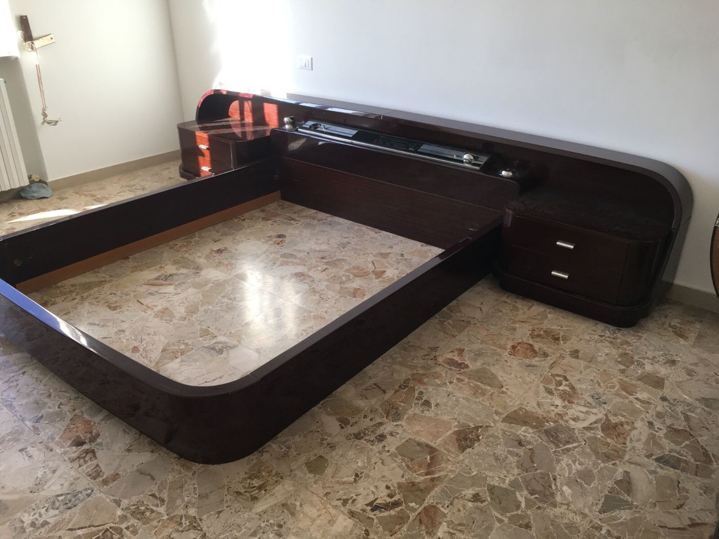 Letto Con Comodini E Radio Integrata, Design Aerodinamico Anni '70