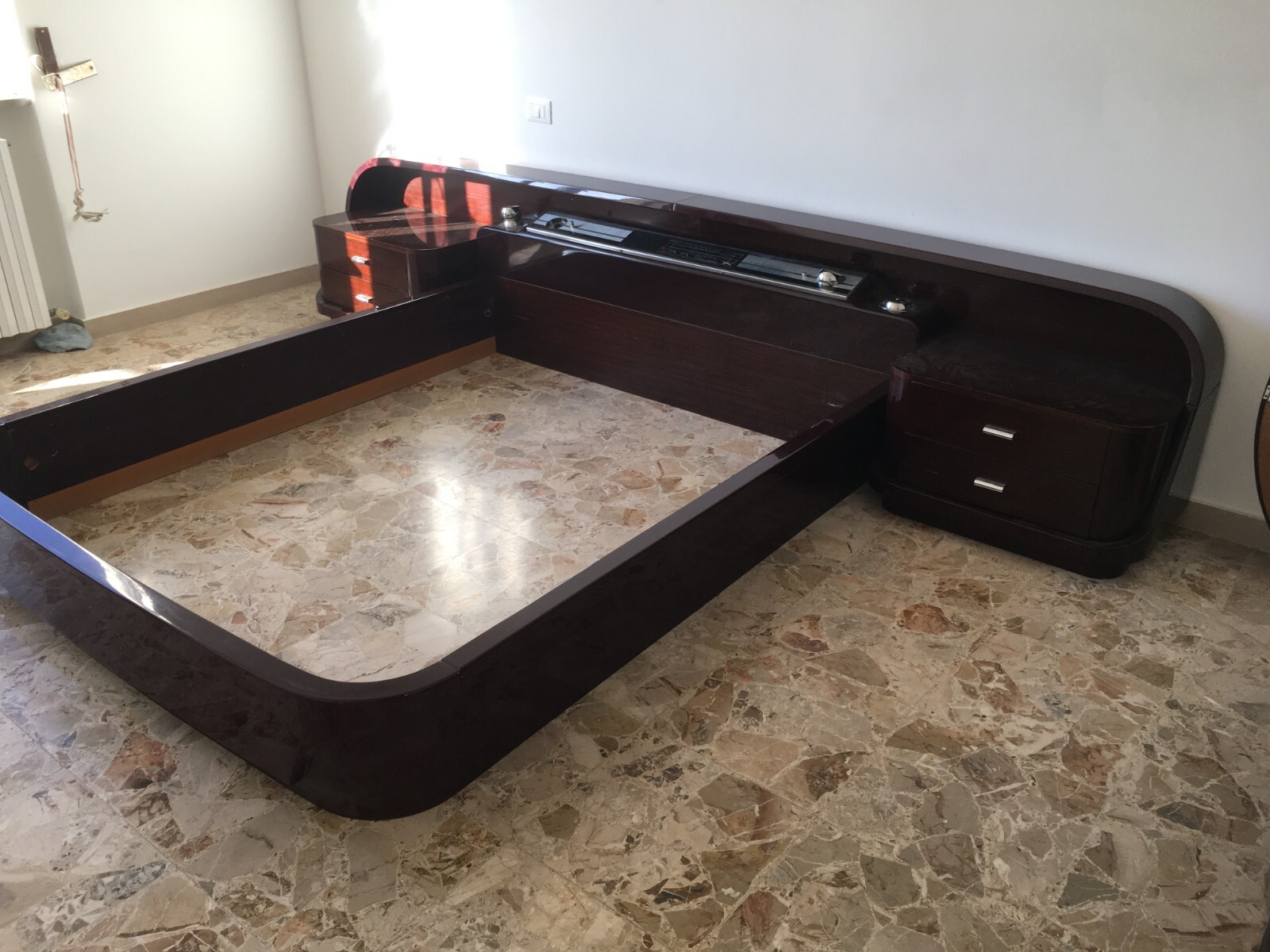 Letto Con Comodini E Radio Integrata, Design Aerodinamico Anni '70