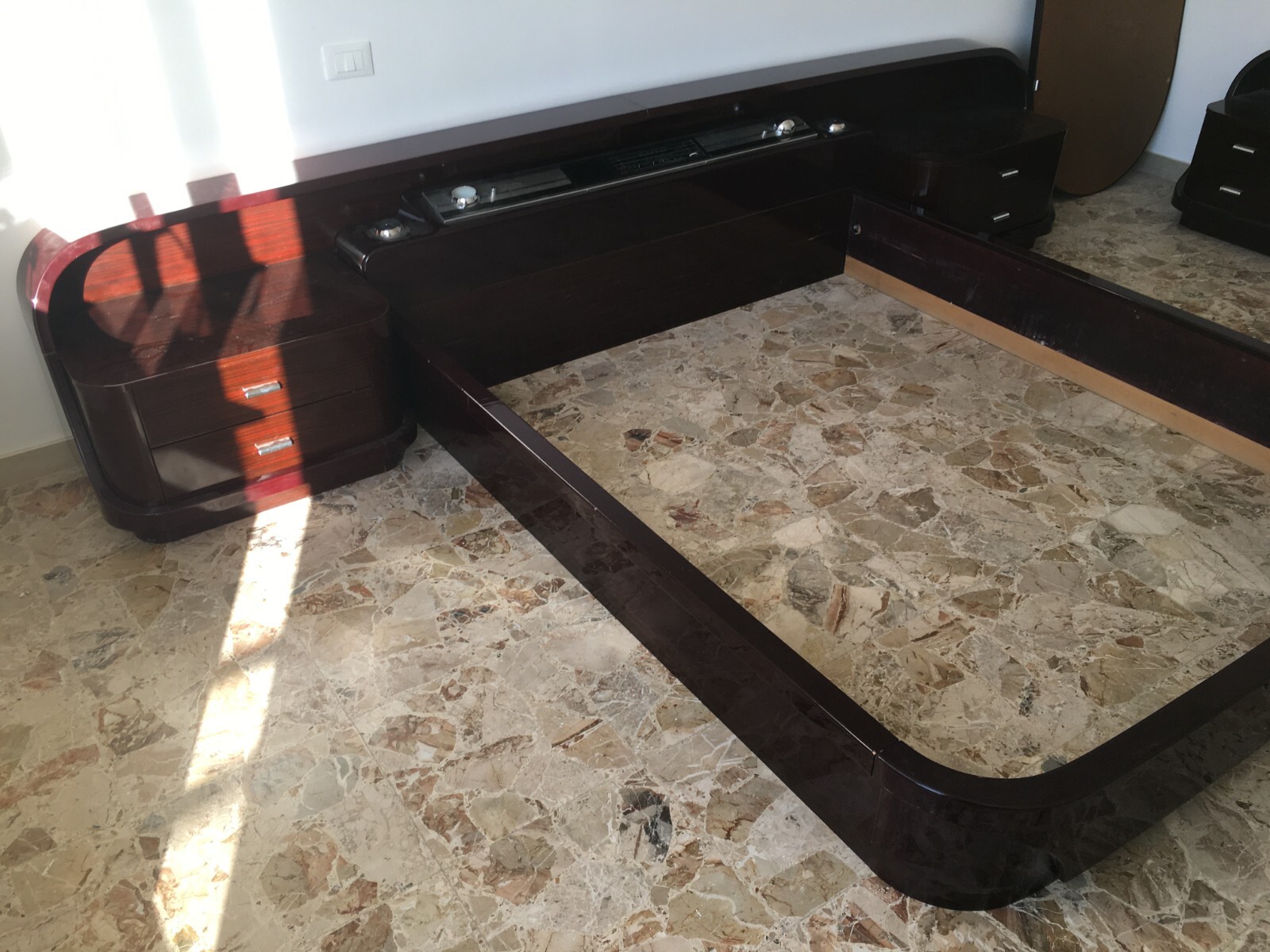 Letto Con Comodini E Radio Integrata, Design Aerodinamico Anni '70