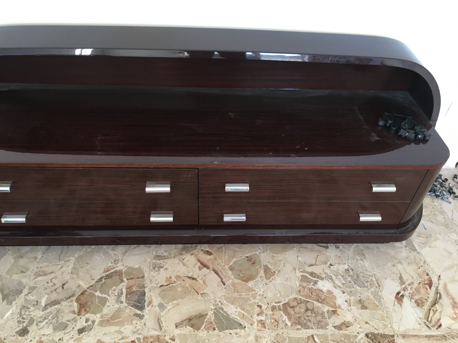 Arti Decorative: Cassettiera Stilizzata Di Design, Anni '70