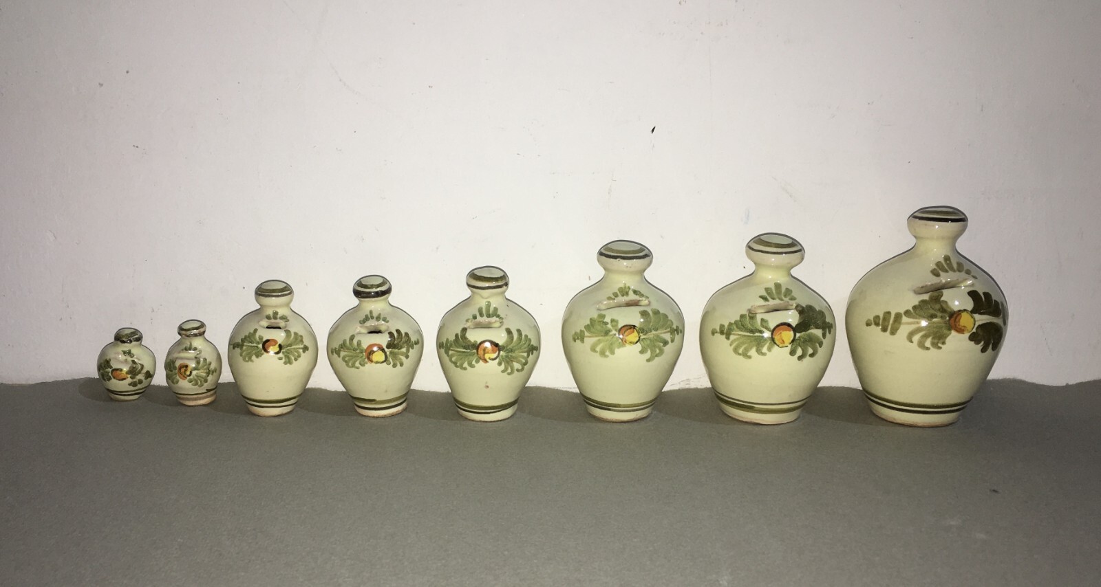 Puglia, Grottaglie, Otto Mini Ceramiche Da Collezione, Salvadanai, Firmati Zubrod