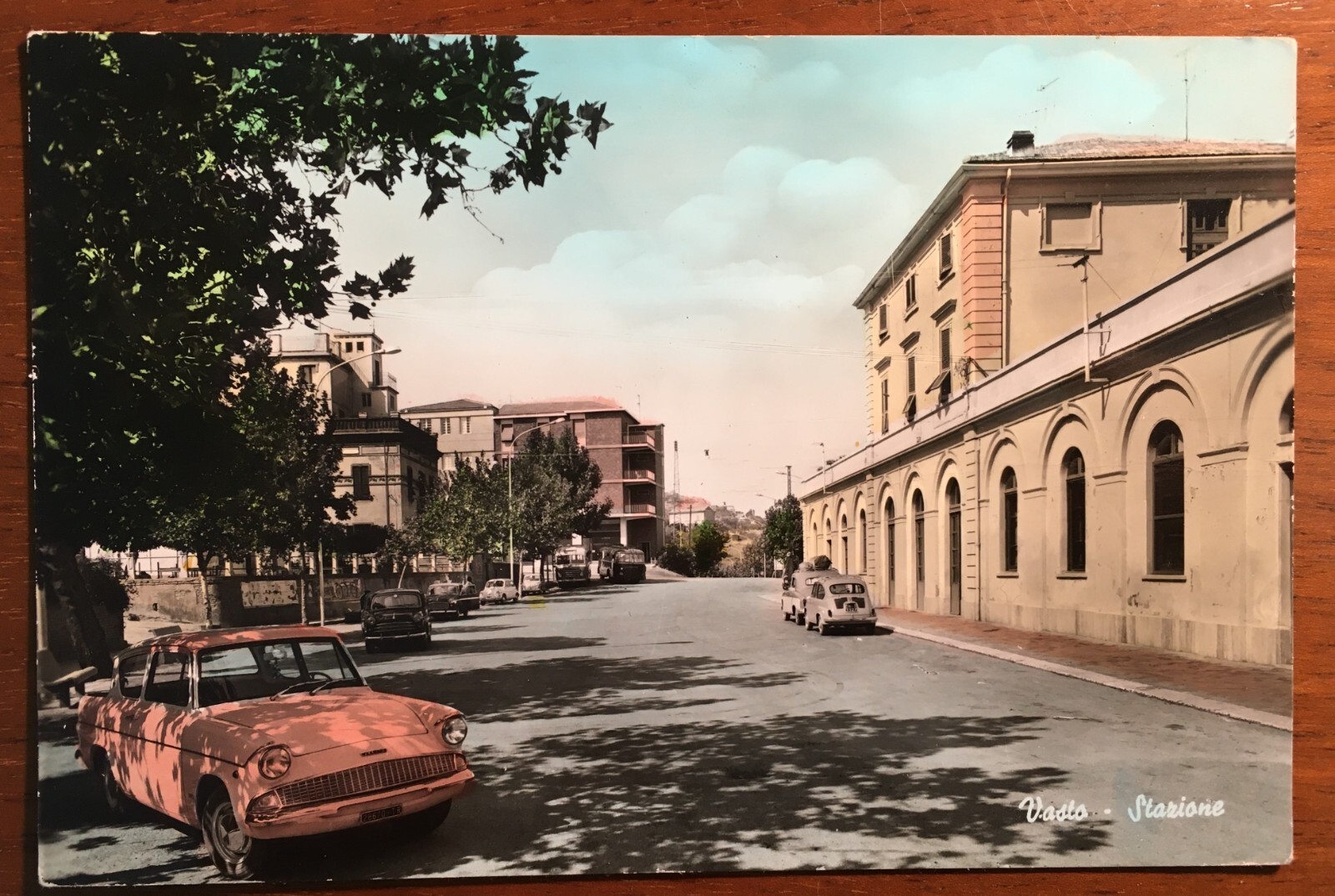 Abruzzo, Vasto: Stazione Ferroviaria Con Automobili d'Epoca (Fiat 600, Ford Anglia)