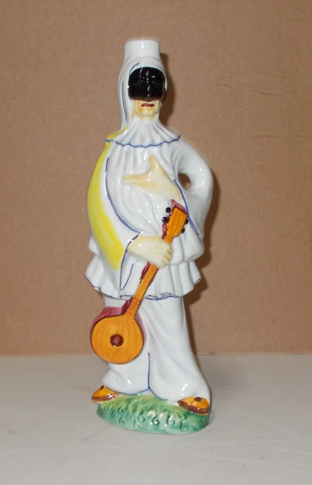 Folklore: Pulcinella, Maschera Del Teatro Popolare Napoletano In Ceramica