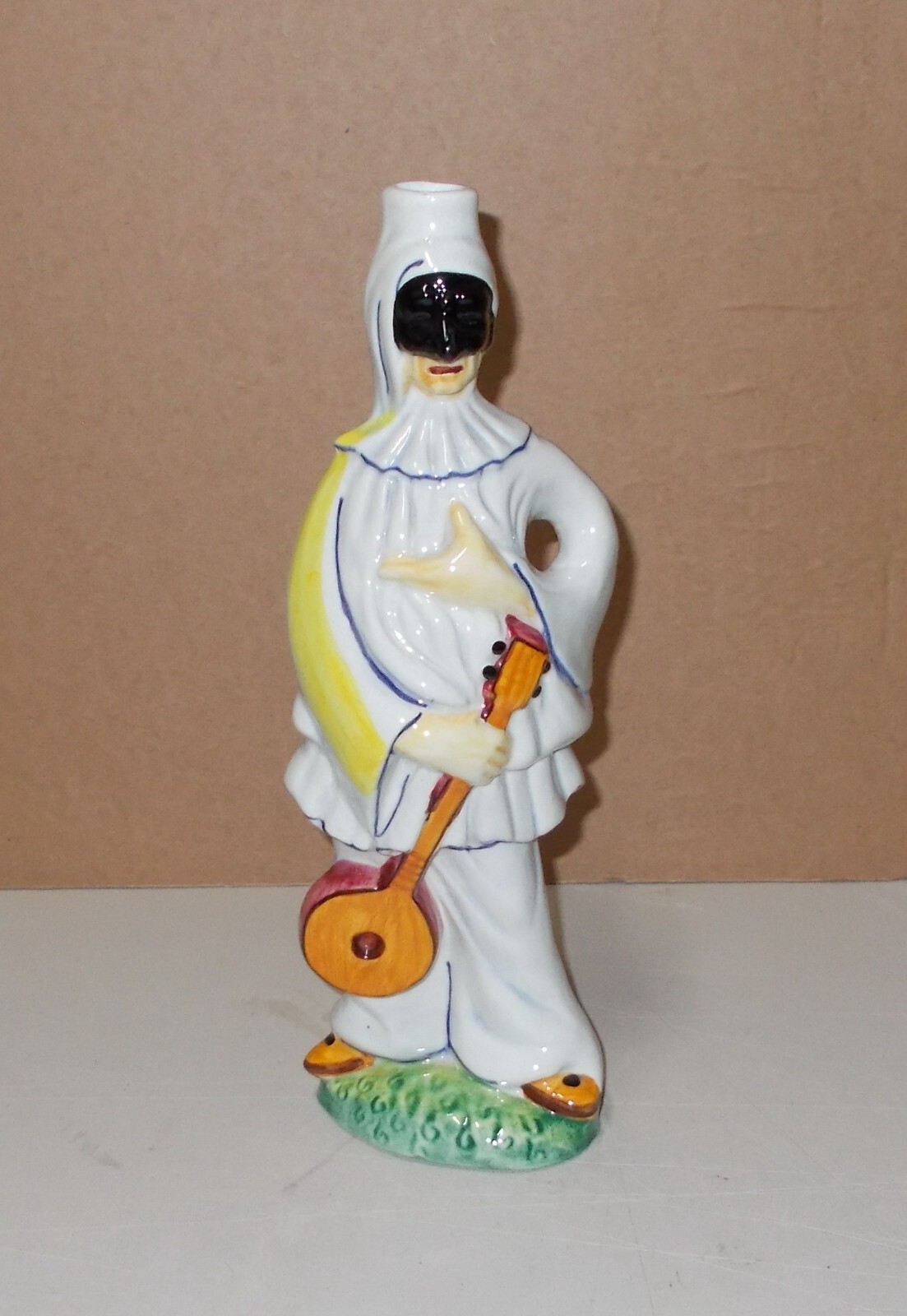 Folklore: Pulcinella, Maschera Del Teatro Popolare Napoletano In Ceramica