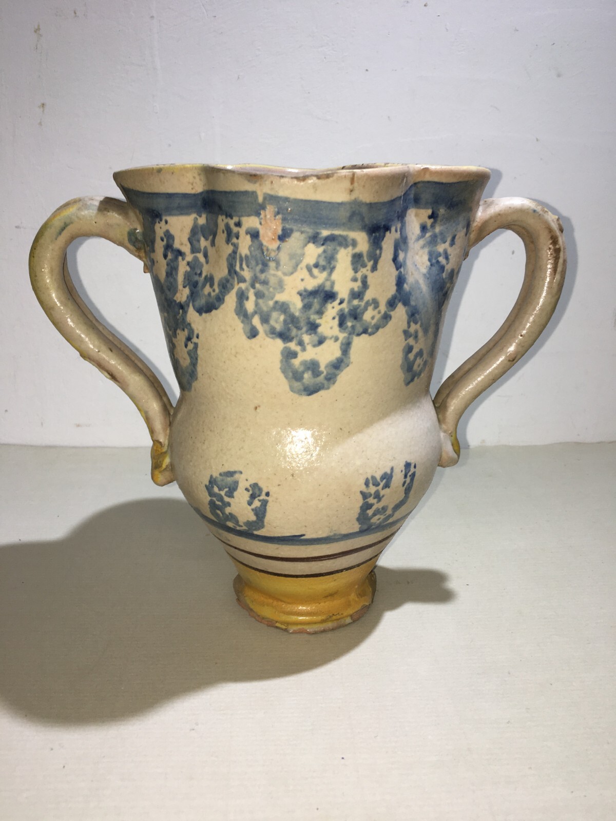 Artigianato Popolare Meridionale: Maioliche E Decorativa Ceramica Antica A Due Manici