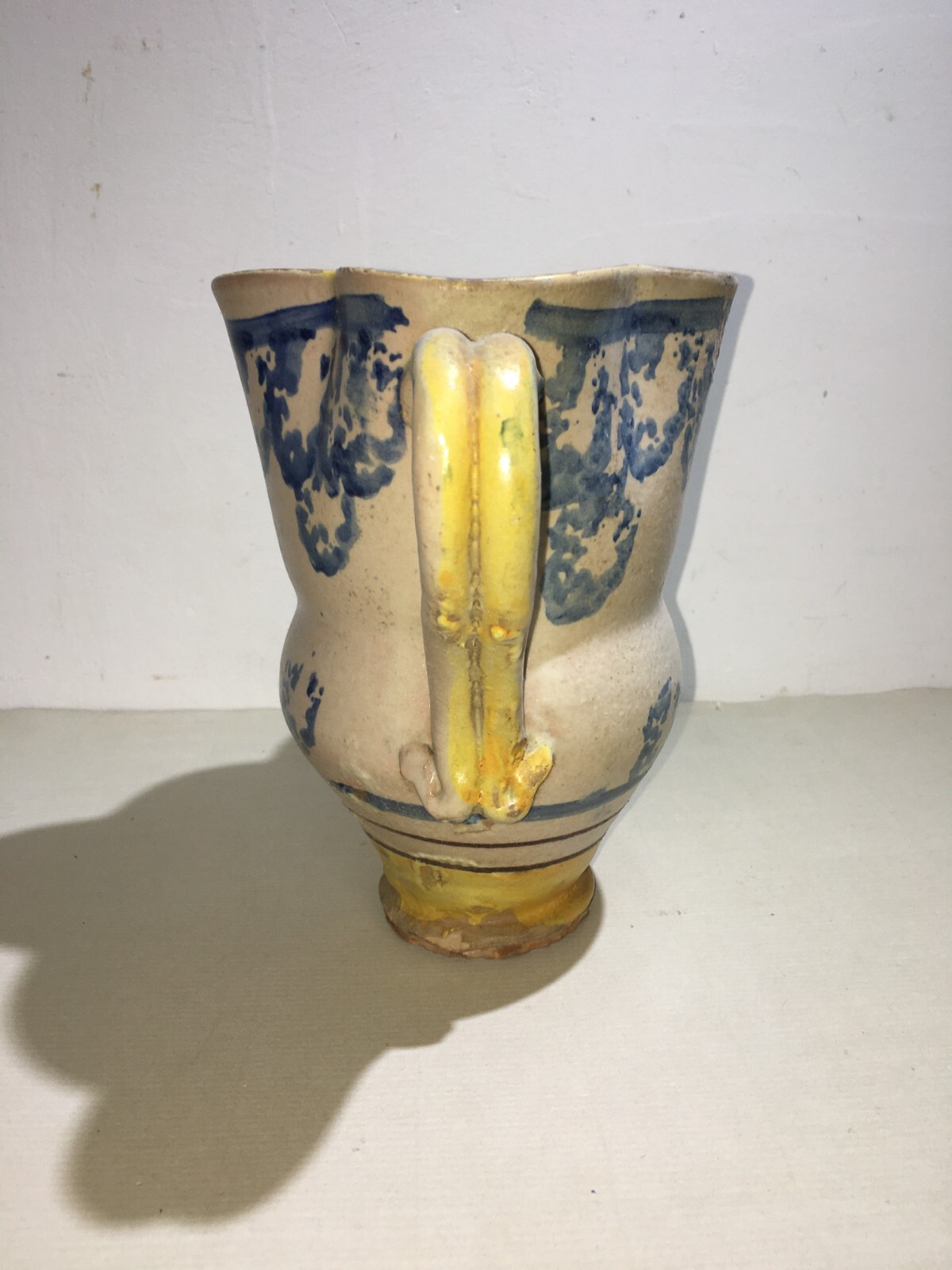 Artigianato Popolare Meridionale: Maioliche E Decorativa Ceramica Antica A Due Manici