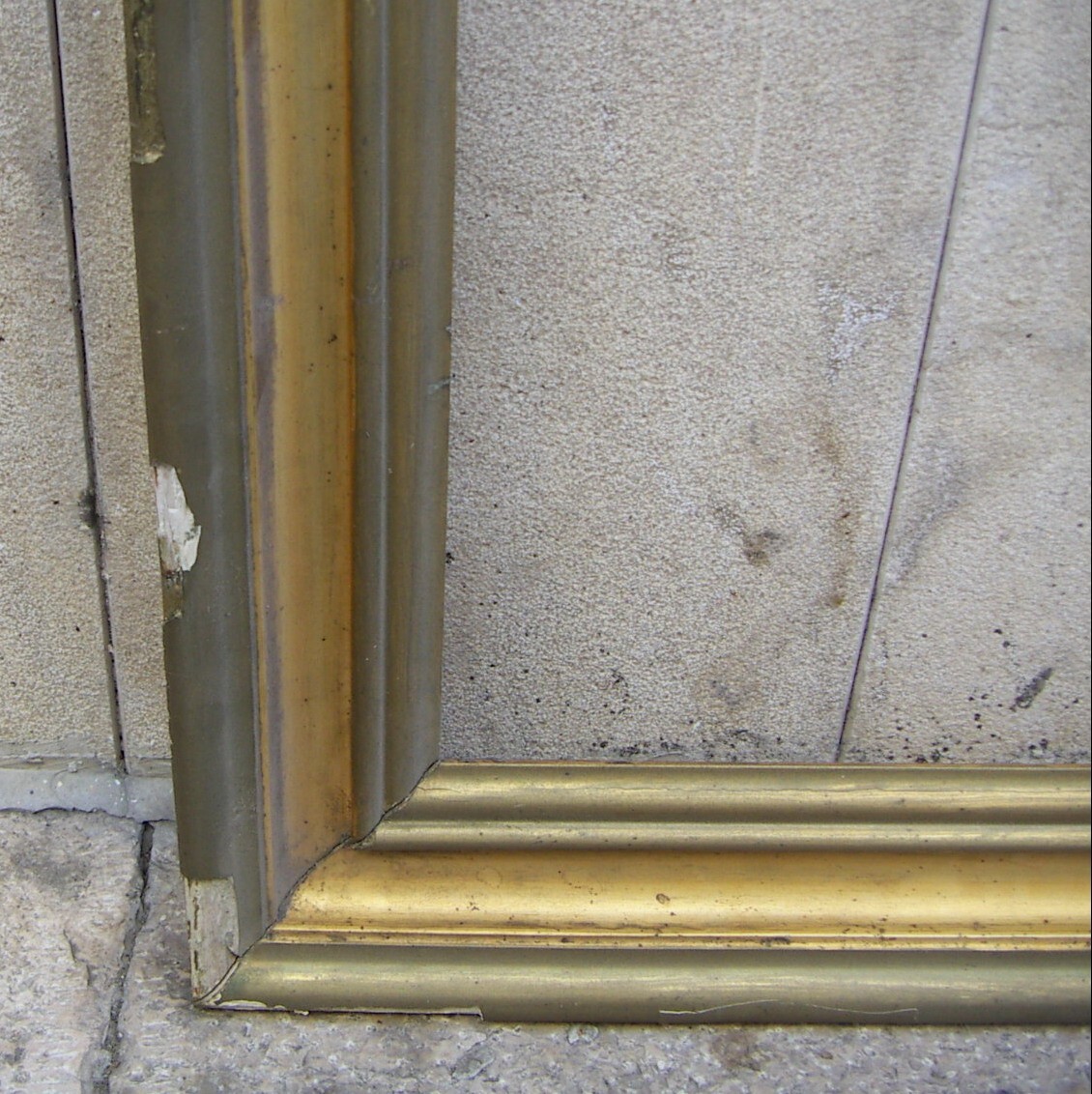 Antica Cornice In Legno Con Superficie Meccata Dorata Di Grandi Dimensioni