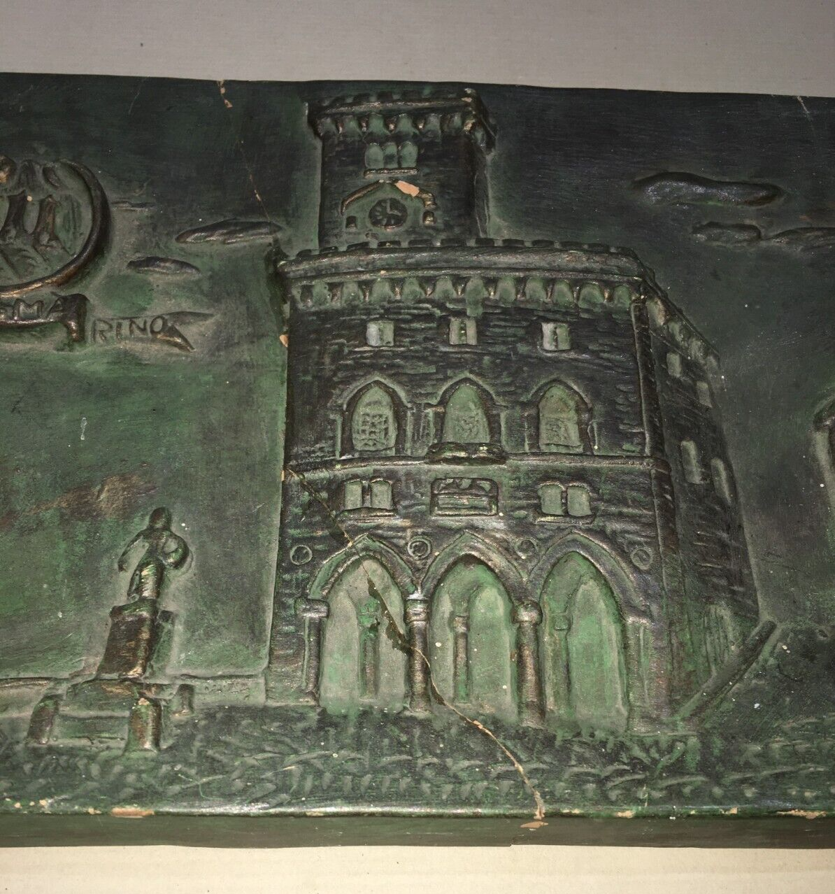 Placca Decorativa In Ceramica Patinata Bronzo, San Marino, Veduta Con Stemma
