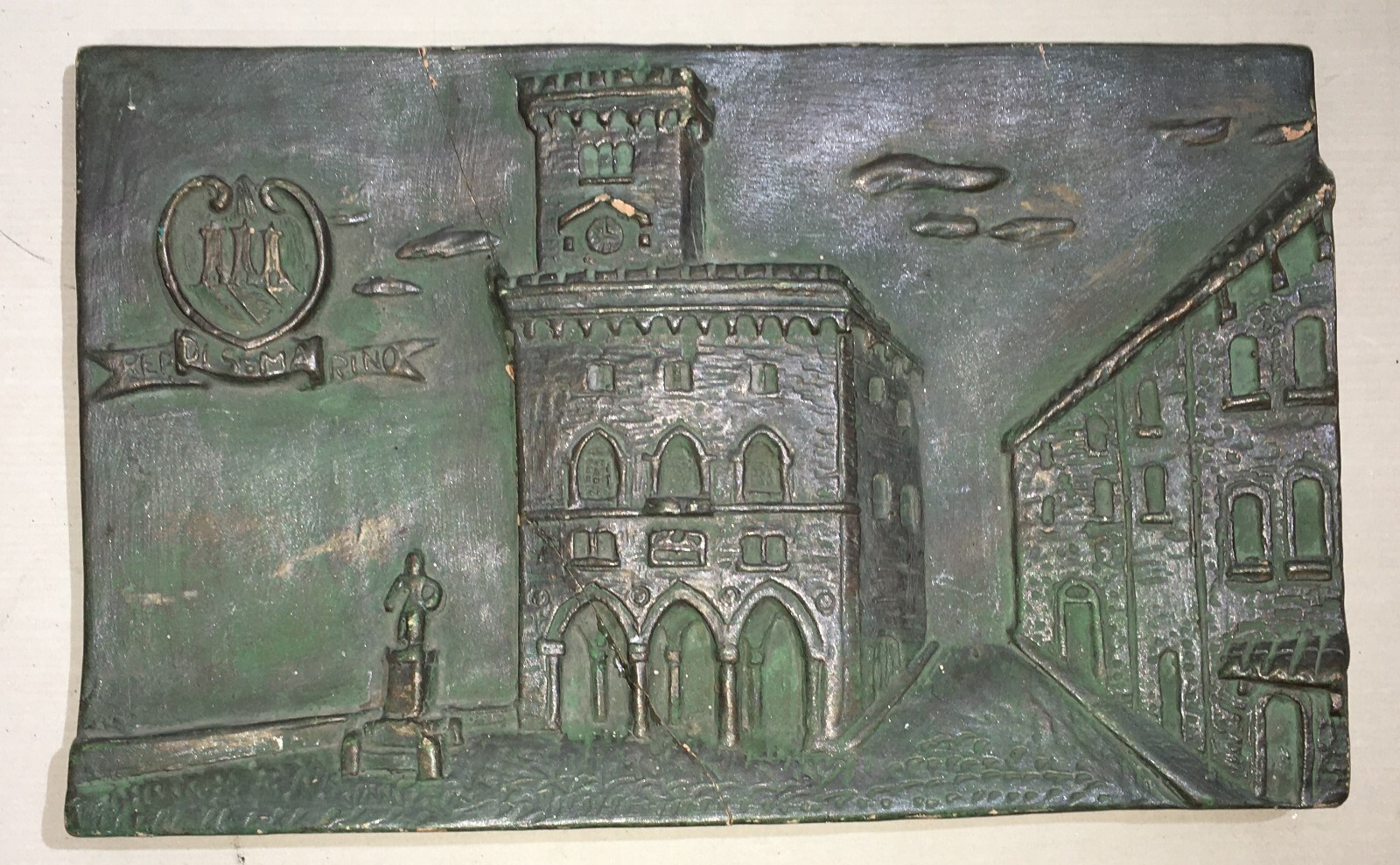 Placca Decorativa In Ceramica Patinata Bronzo, San Marino, Veduta Con Stemma