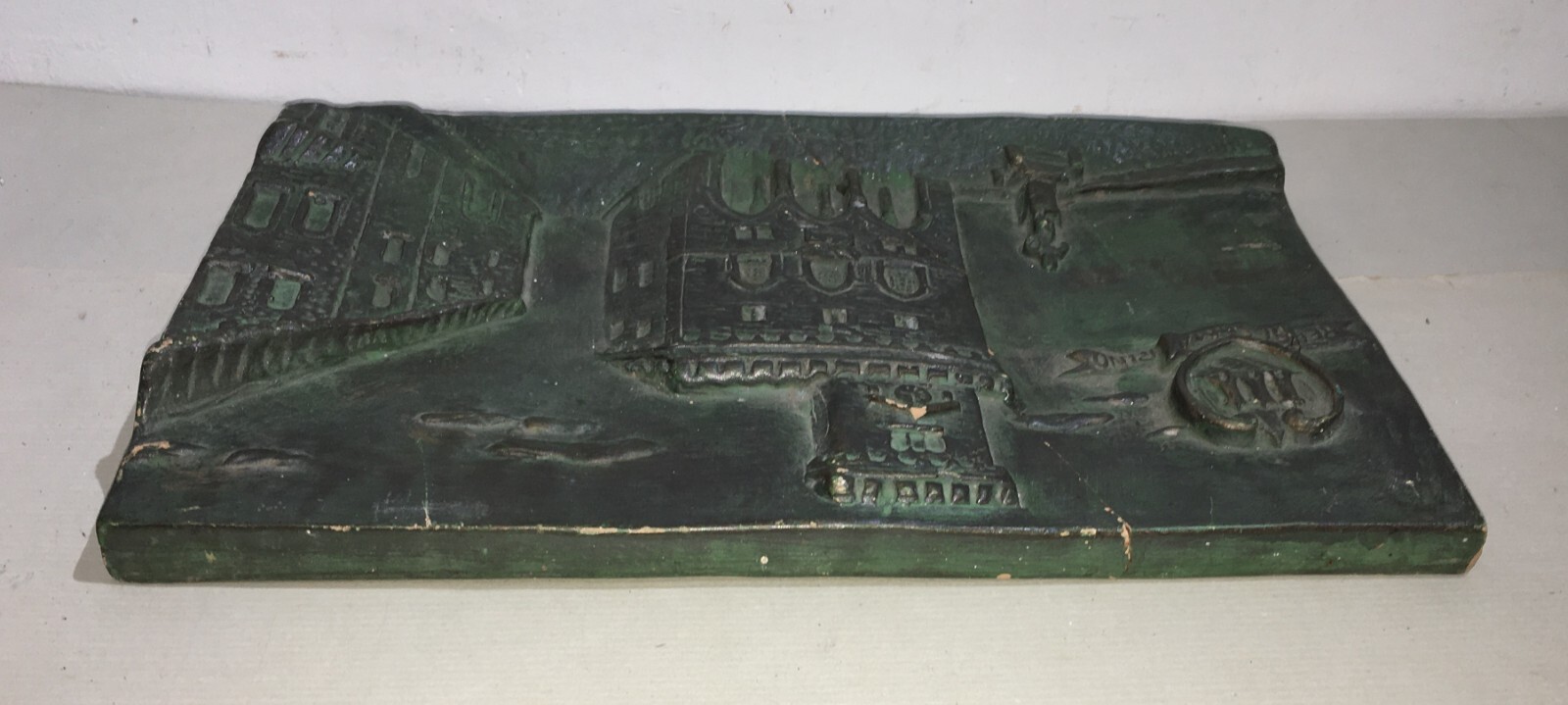 Placca Decorativa In Ceramica Patinata Bronzo, San Marino, Veduta Con Stemma