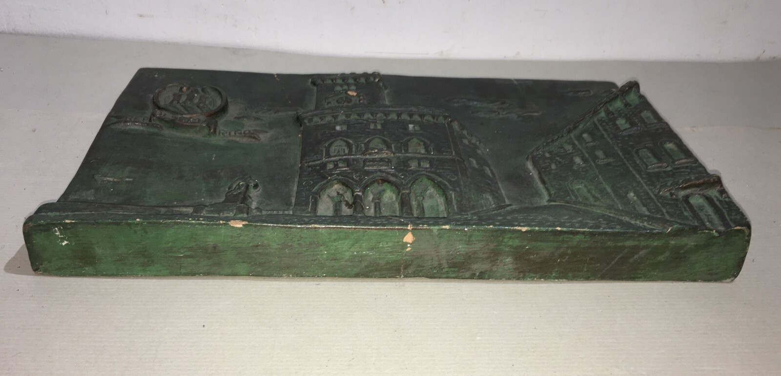Placca Decorativa In Ceramica Patinata Bronzo, San Marino, Veduta Con Stemma