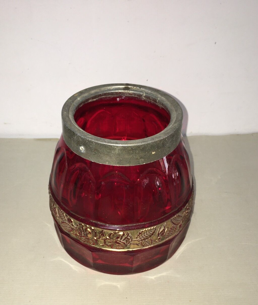 Vaso Decorativo In Vetro Rosso Con Decori Dorati In Rilievo E Molatura