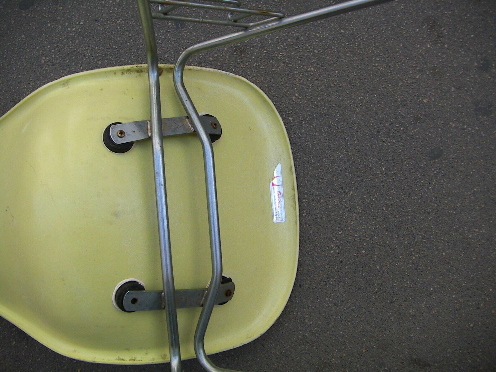 Sedia Di Design Attribuita A Charles Eames Per Herman Miller