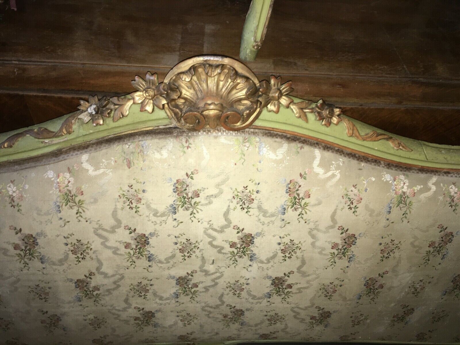 Decorativo Antico Salotto: Divano E Due Sedie In Legno Laccato E Dorato Del XIX Secolo