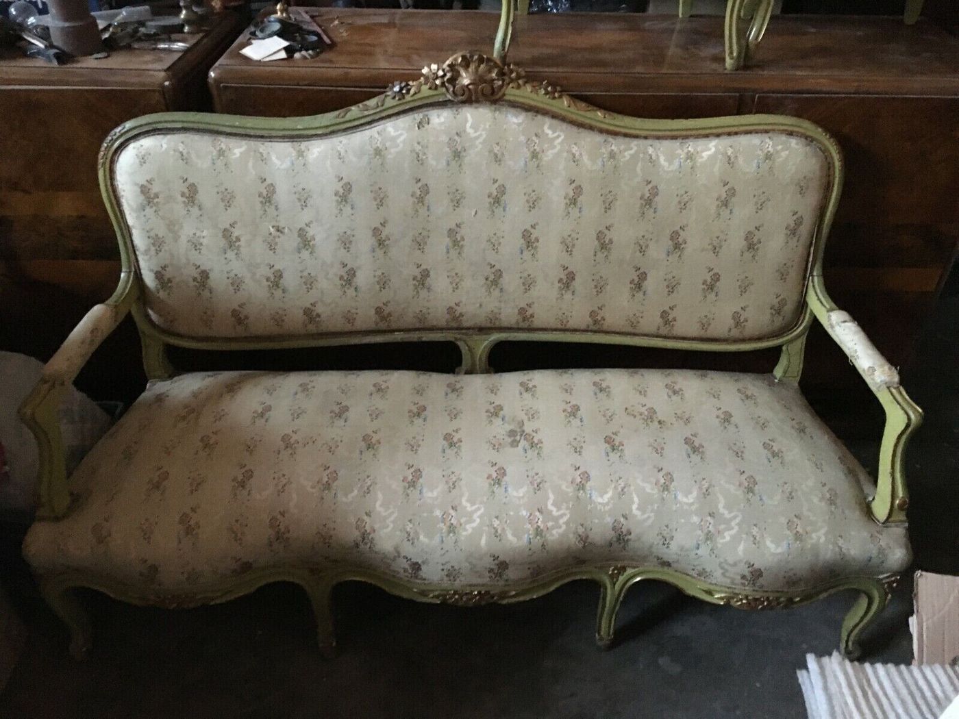 Decorativo Antico Salotto: Divano E Due Sedie In Legno Laccato E Dorato Del XIX Secolo