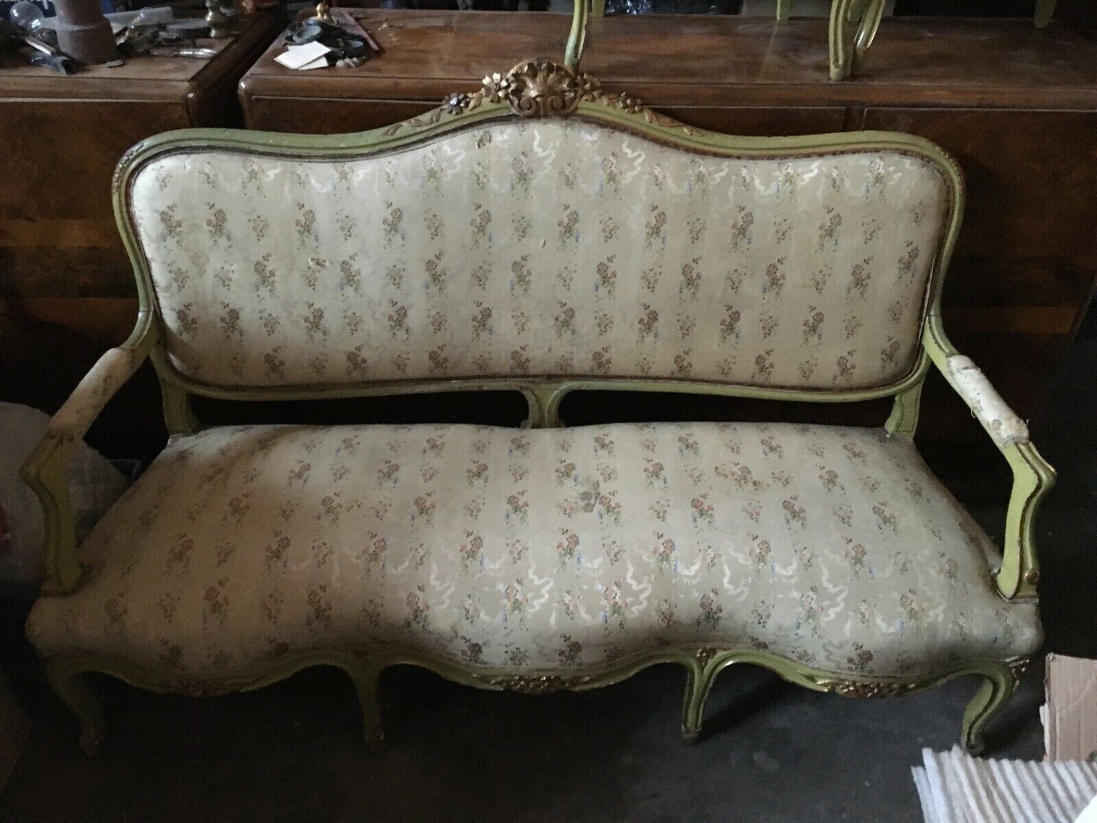 Decorativo Antico Salotto: Divano E Due Sedie In Legno Laccato E Dorato Del XIX Secolo