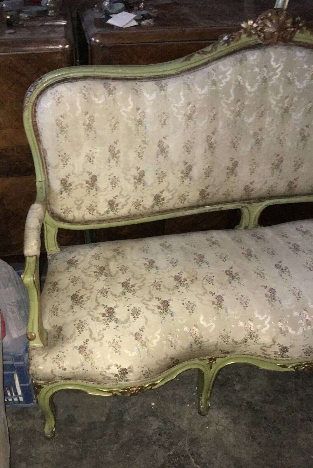 Decorativo Antico Salotto: Divano E Due Sedie In Legno Laccato E Dorato Del XIX Secolo