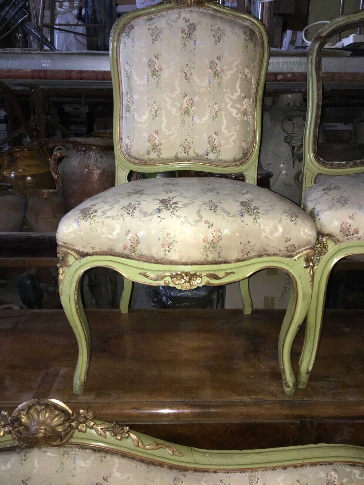 Decorativo Antico Salotto: Divano E Due Sedie In Legno Laccato E Dorato Del XIX Secolo