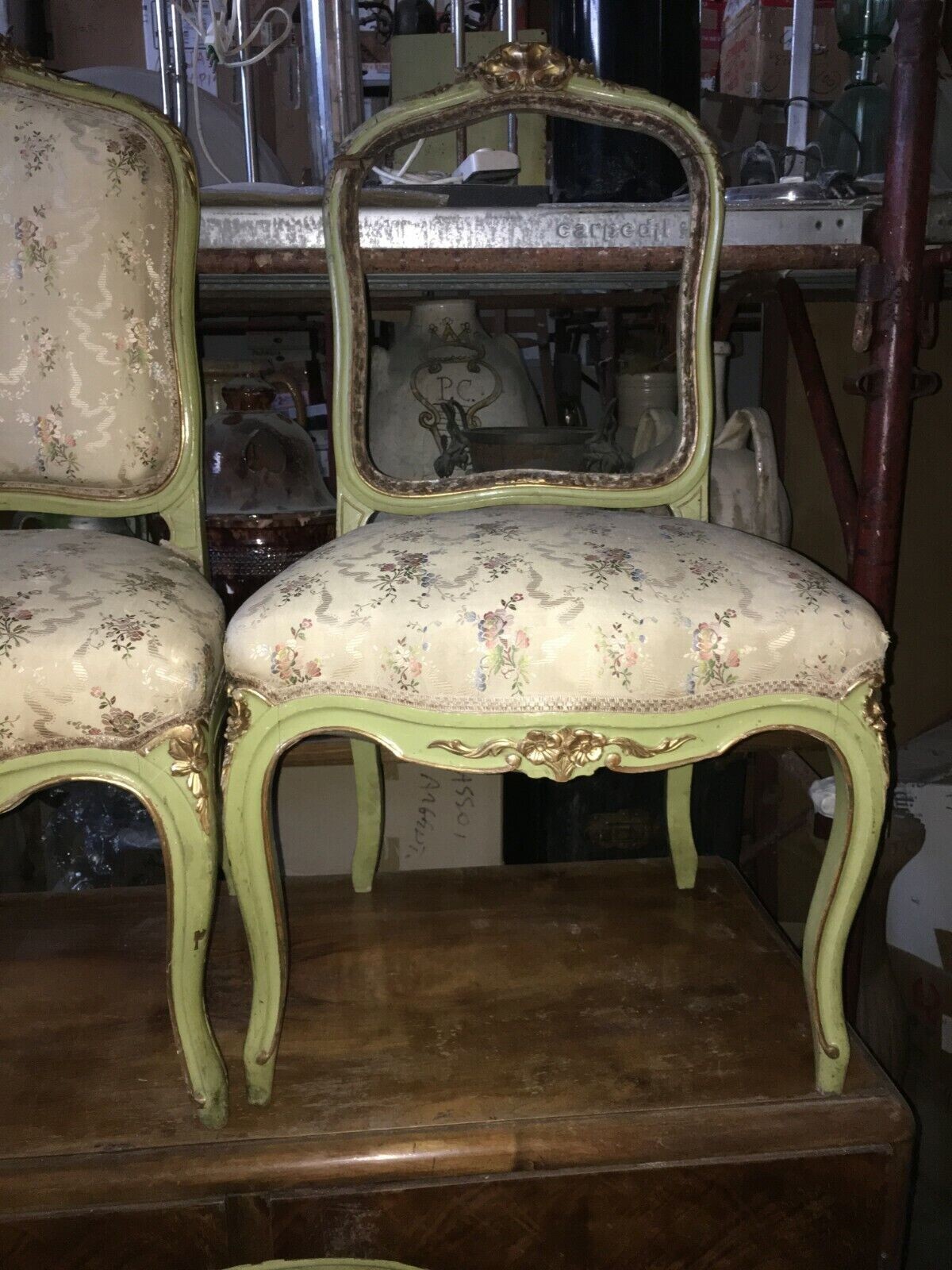 Decorativo Antico Salotto: Divano E Due Sedie In Legno Laccato E Dorato Del XIX Secolo