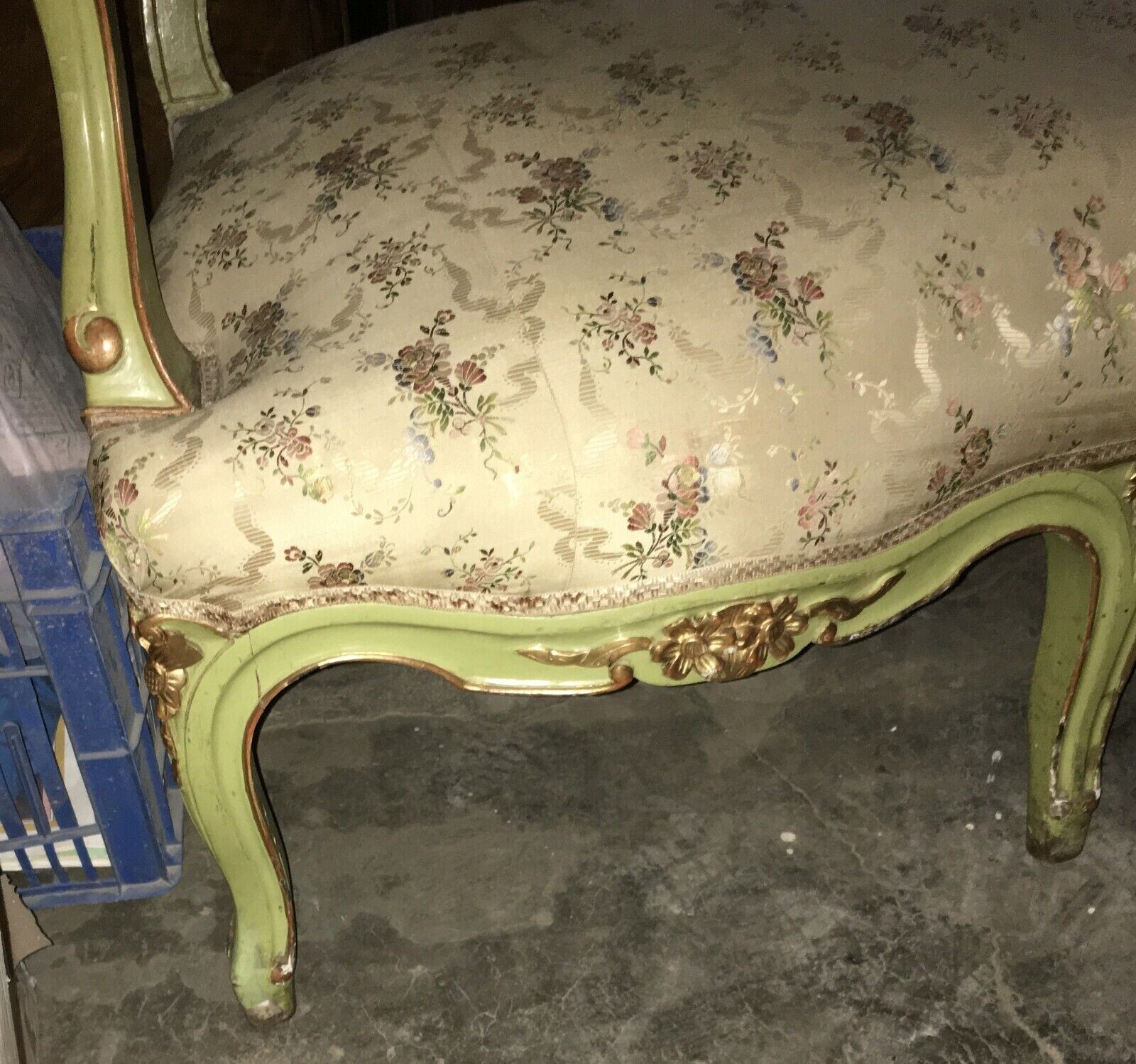 Decorativo Antico Salotto: Divano E Due Sedie In Legno Laccato E Dorato Del XIX Secolo