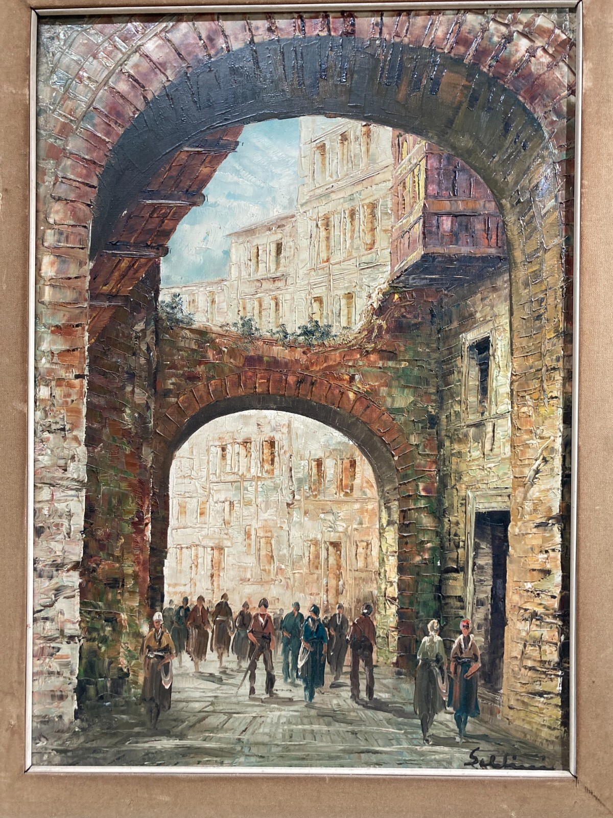 Arte   Artisti Del '900   Veduta Animata Di Paese Con Arco   Dipinto Firmato
