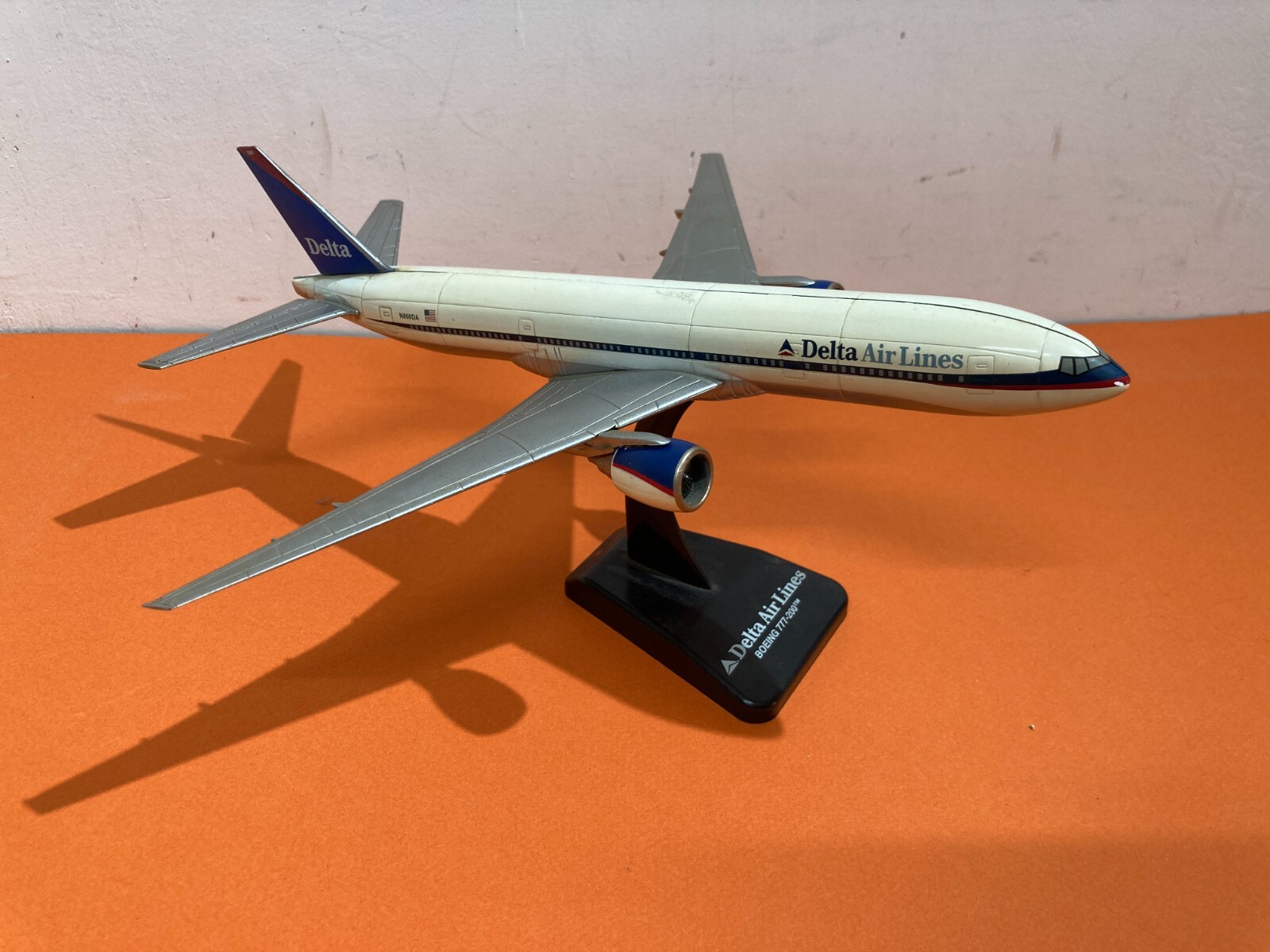 Aerei Da Collezione: Delta Airlines, Boeing 777 200. Modellino Pubblicitario