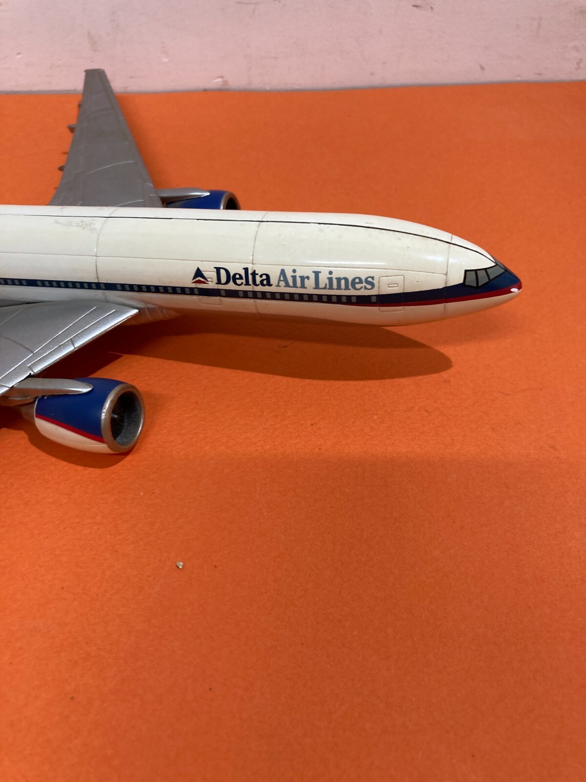 Aerei Da Collezione: Delta Airlines, Boeing 777 200. Modellino Pubblicitario