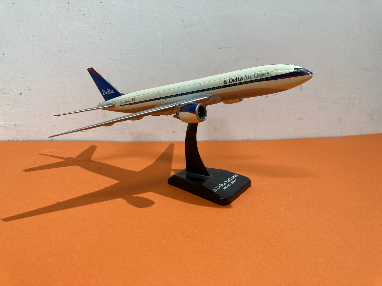 Aerei Da Collezione: Delta Airlines, Boeing 777 200. Modellino Pubblicitario