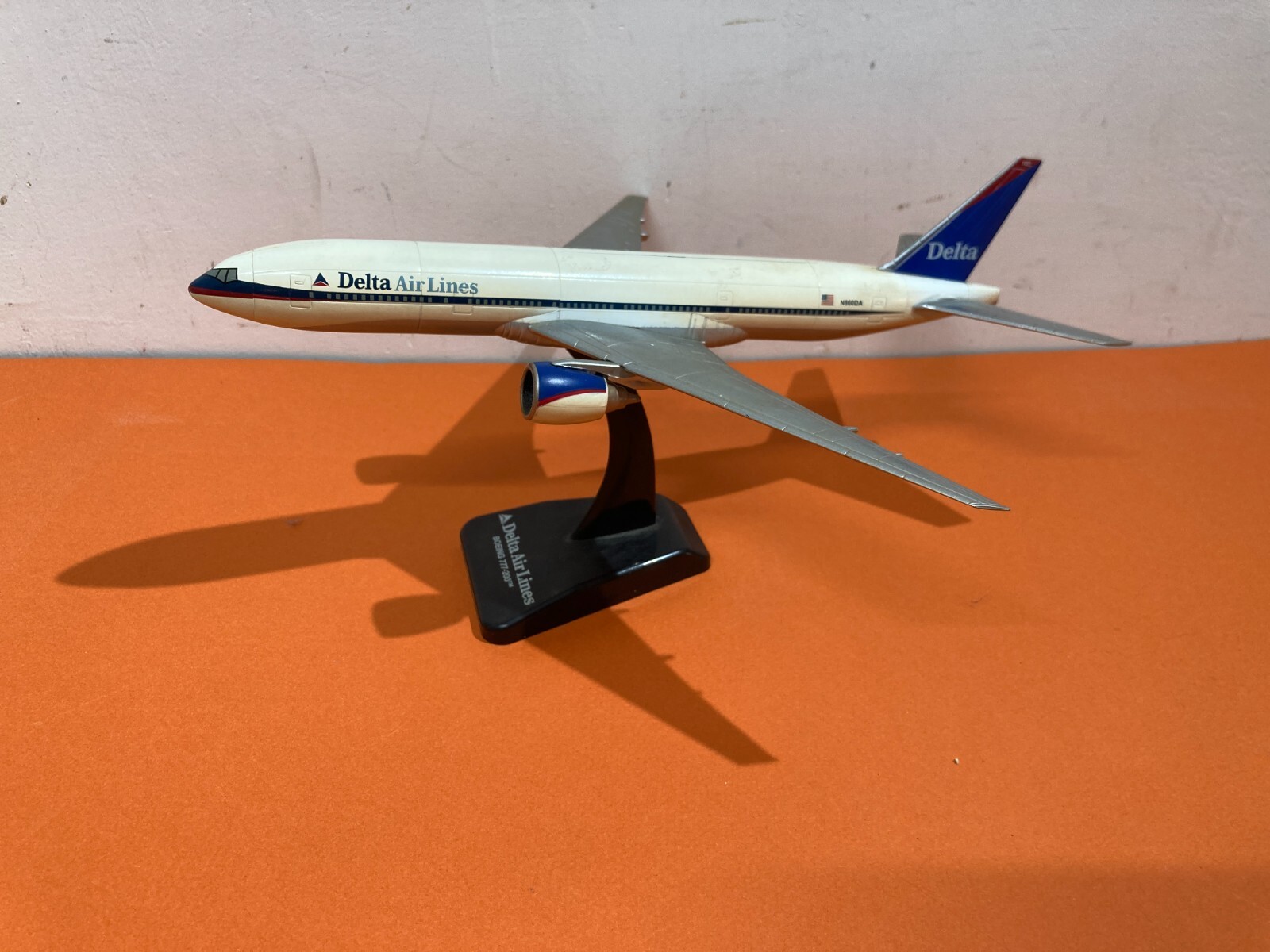 Aerei Da Collezione: Delta Airlines, Boeing 777 200. Modellino Pubblicitario