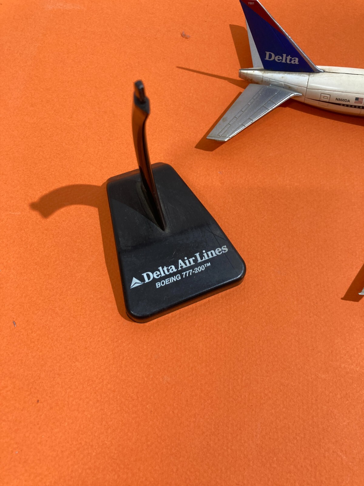 Aerei Da Collezione: Delta Airlines, Boeing 777 200. Modellino Pubblicitario