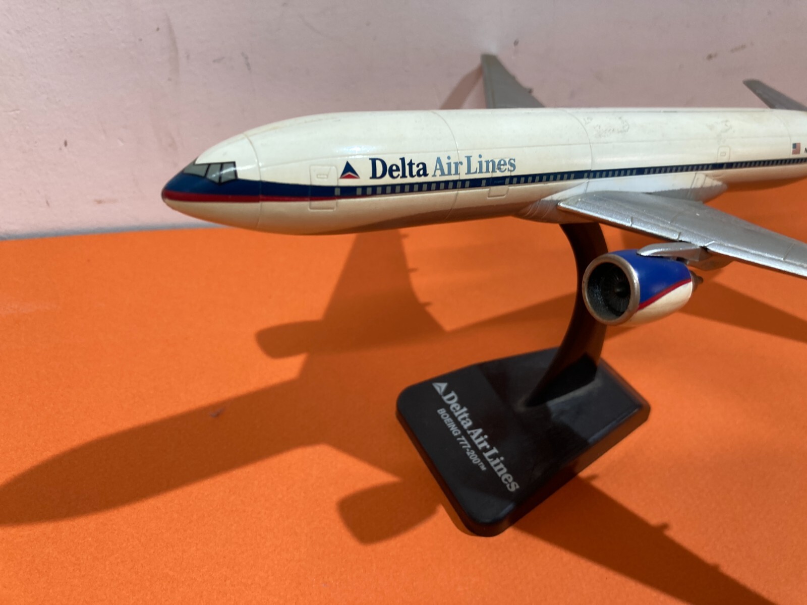 Aerei Da Collezione: Delta Airlines, Boeing 777 200. Modellino Pubblicitario