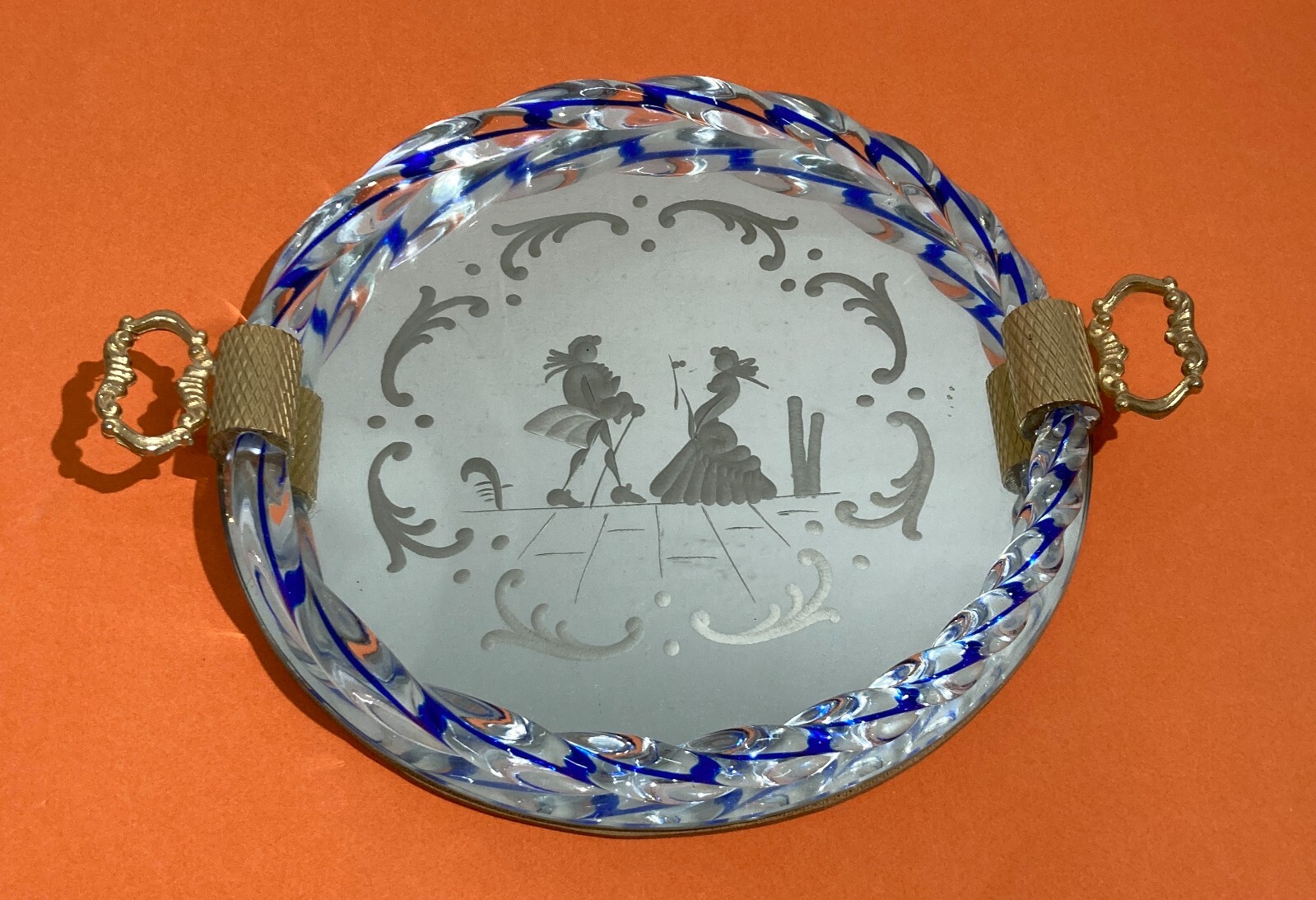 Modernariato: Vassoio Veneziano Inciso Con Scena Galante