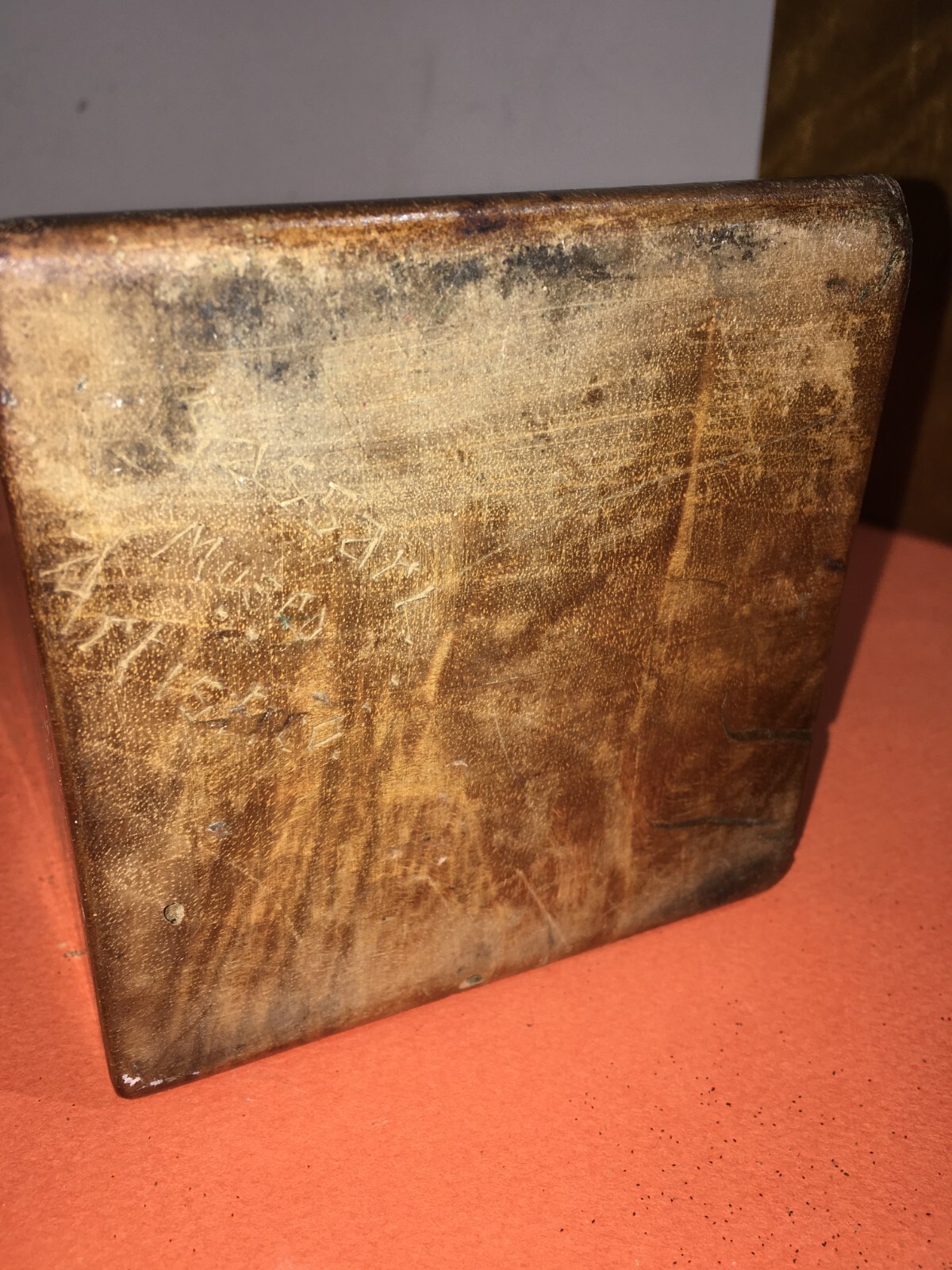 Artistici Poggialibri In Legno Massello Intagliato Con Figure Di Cavalli