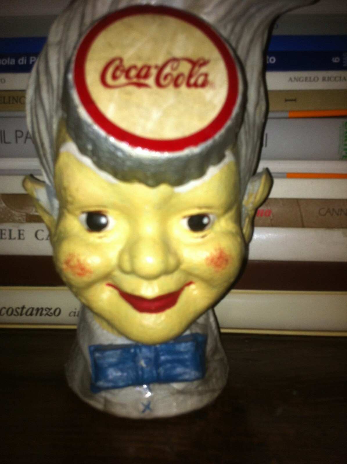 Coca Cola: Scultura Salvadanaio Policroma In Ghisa