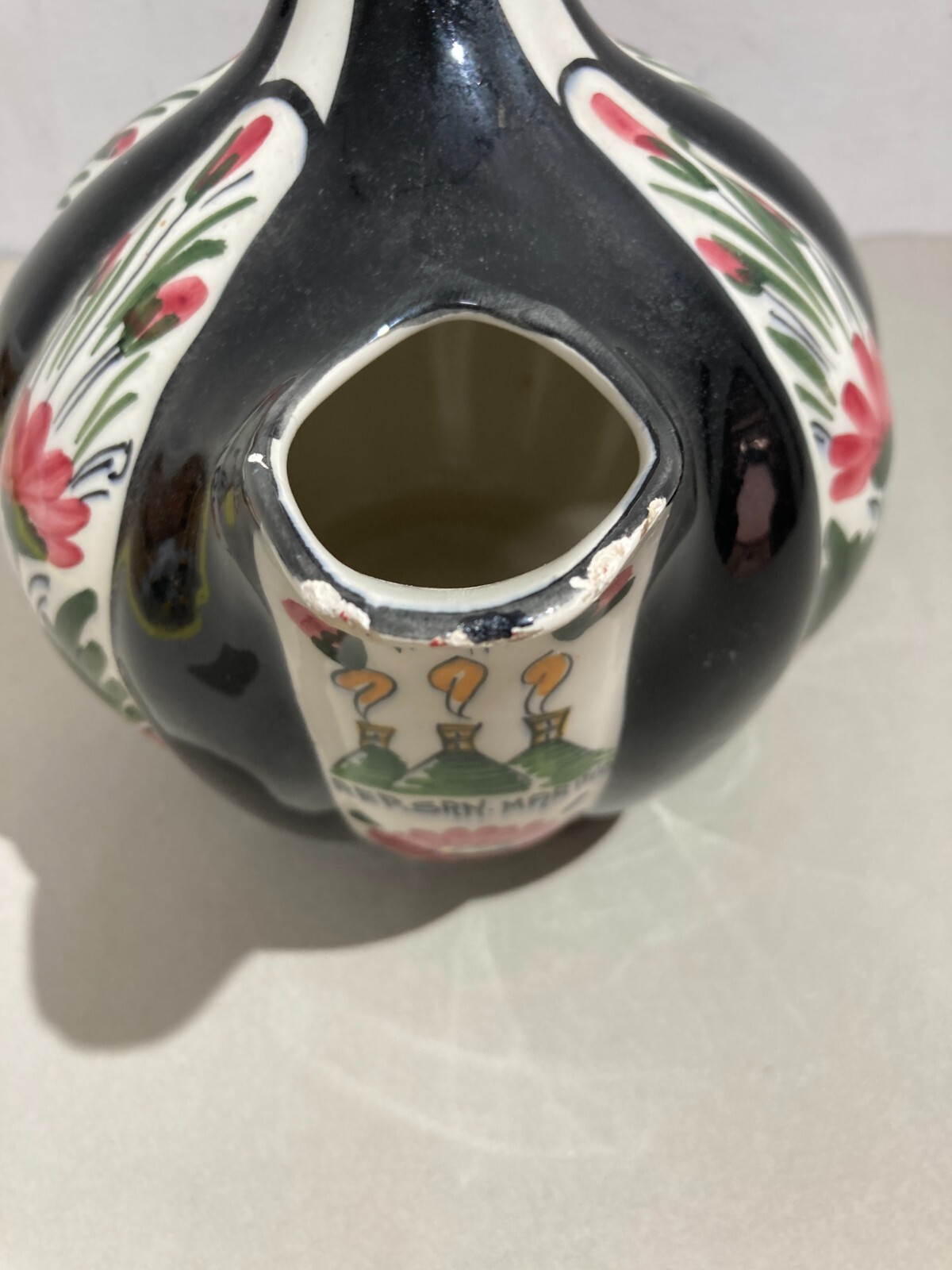 Soprammobile Decorativo In Ceramica Artistica Floreale Titano San Marino