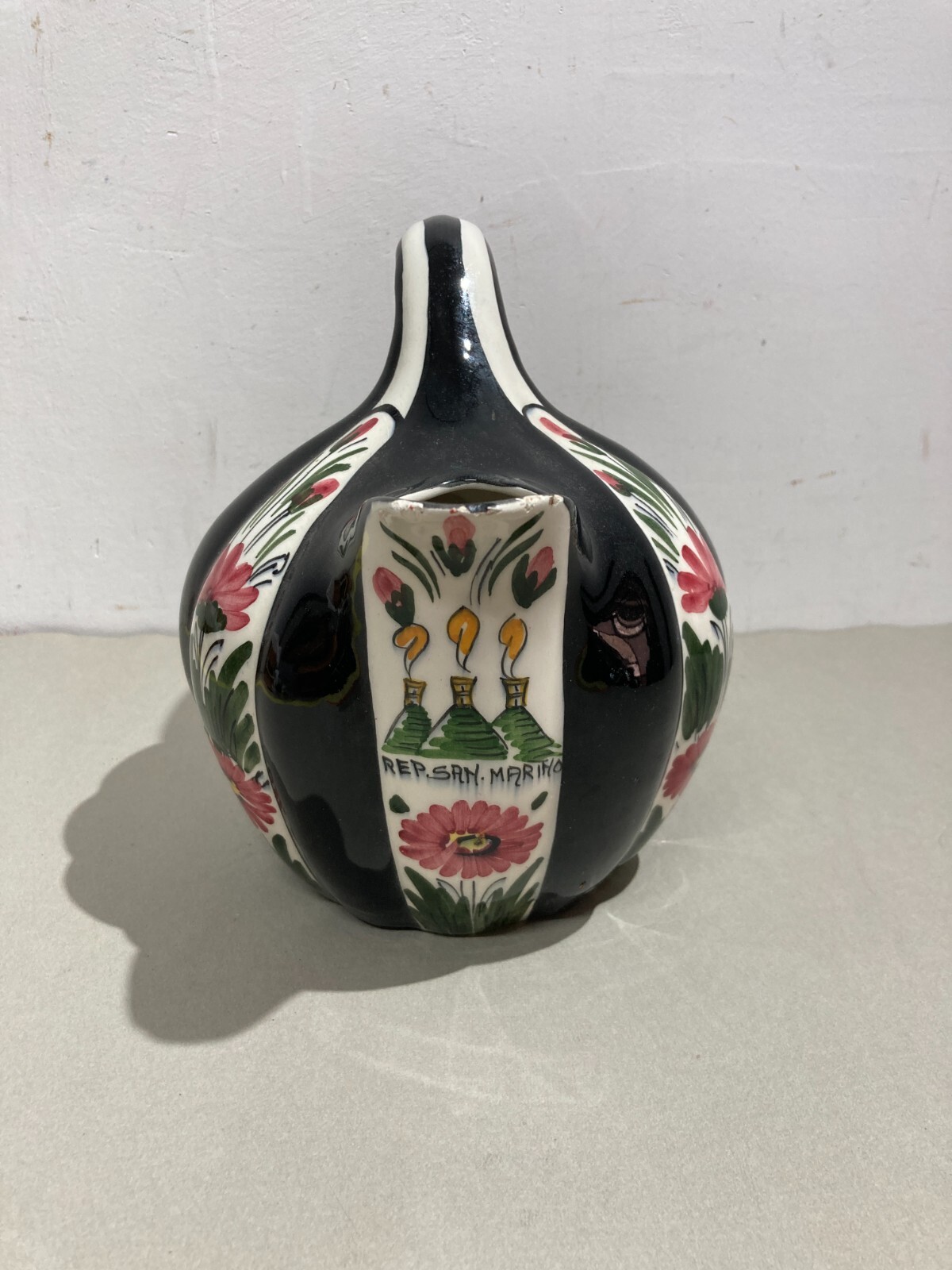 Soprammobile Decorativo In Ceramica Artistica Floreale Titano San Marino