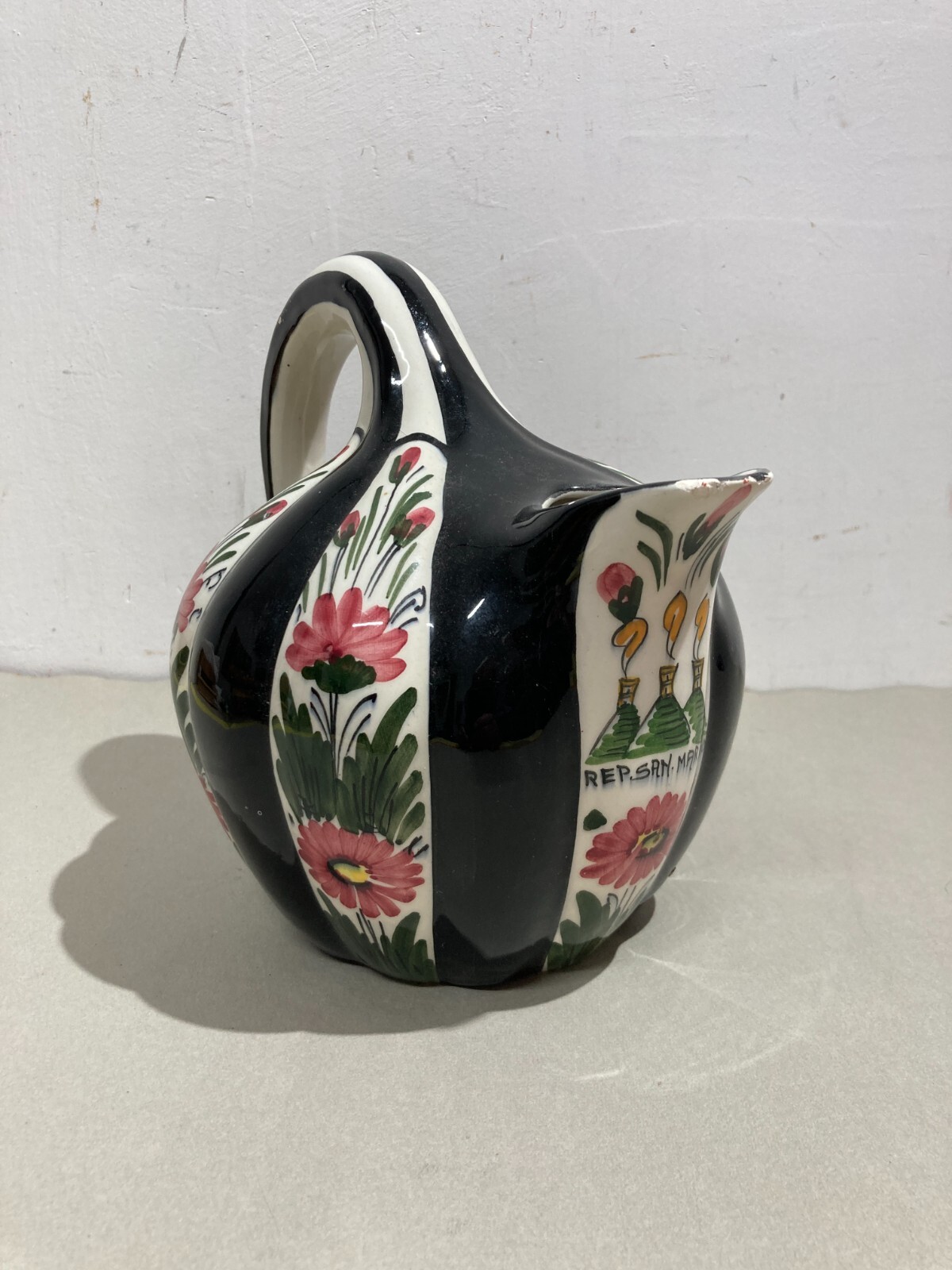 Soprammobile Decorativo In Ceramica Artistica Floreale Titano San Marino